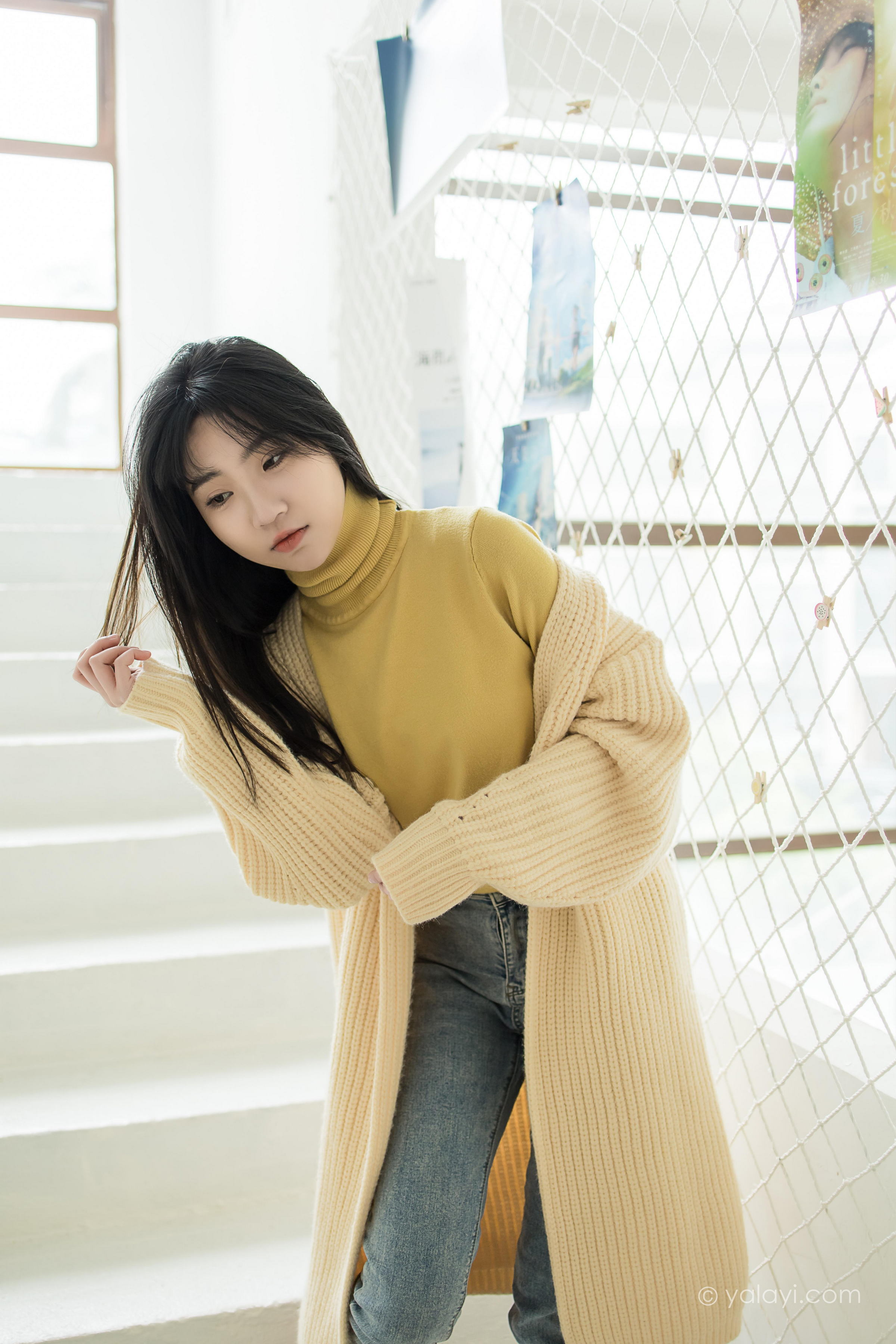 [YALAYI雅拉伊]2022.03.04 玉兰花 小乔 黄色毛衣加紧身牛仔裤居家清纯写真集第13张