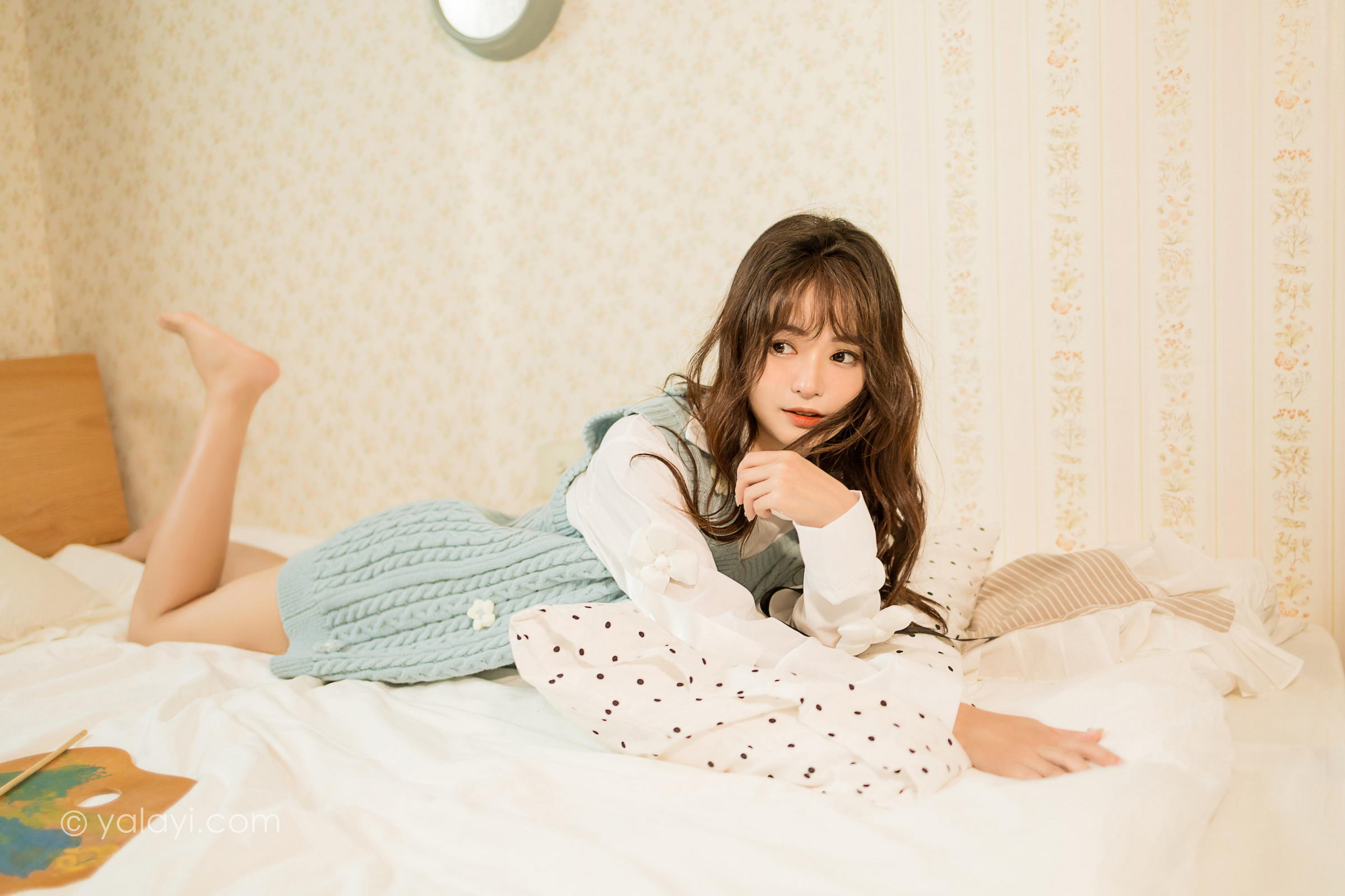 [YALAYI雅拉伊]2022.05.18 微微一笑 小亭 灰色镂空毛衣裙加白色衬衫清纯写真集第4张