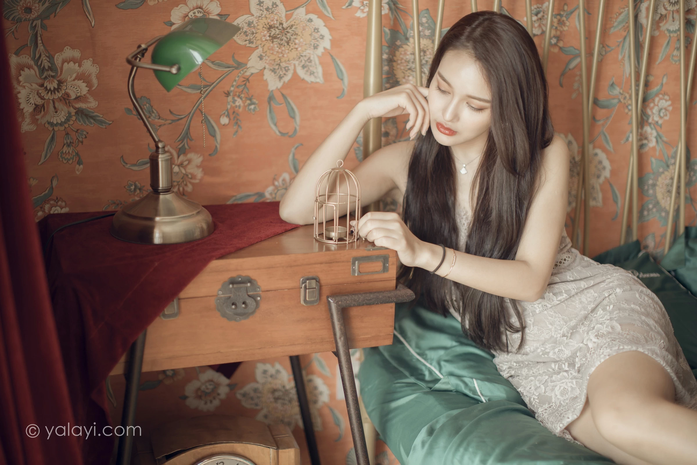 [YALAYI雅拉伊]NO.665 《无问》 刘子炀 白色透视蕾丝连衣裙性感私房写真集第7张