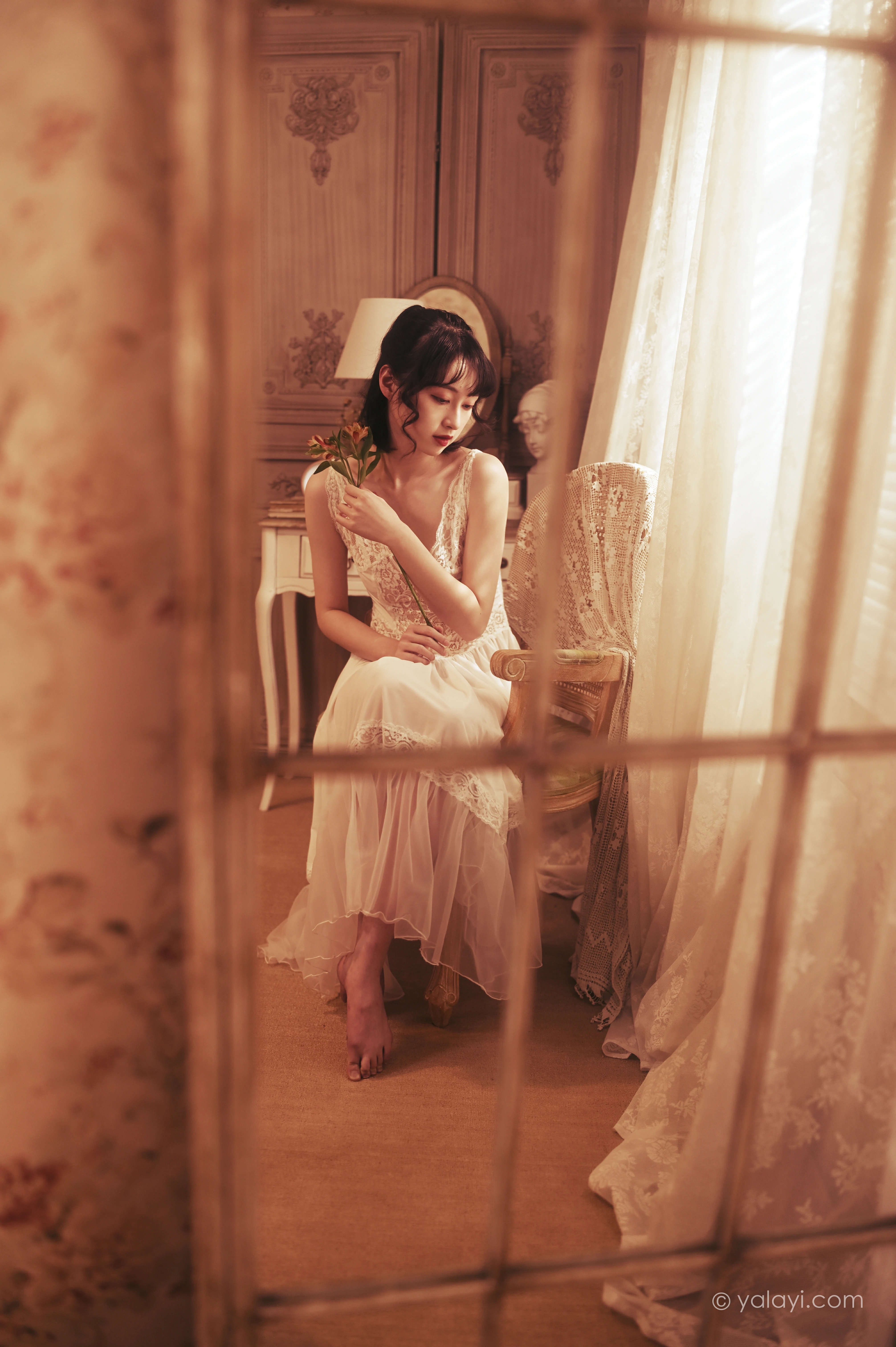 [YALAYI雅拉伊]NO.780 也曾优雅 京京 白色透视蕾丝连衣裙性感写真集第4张