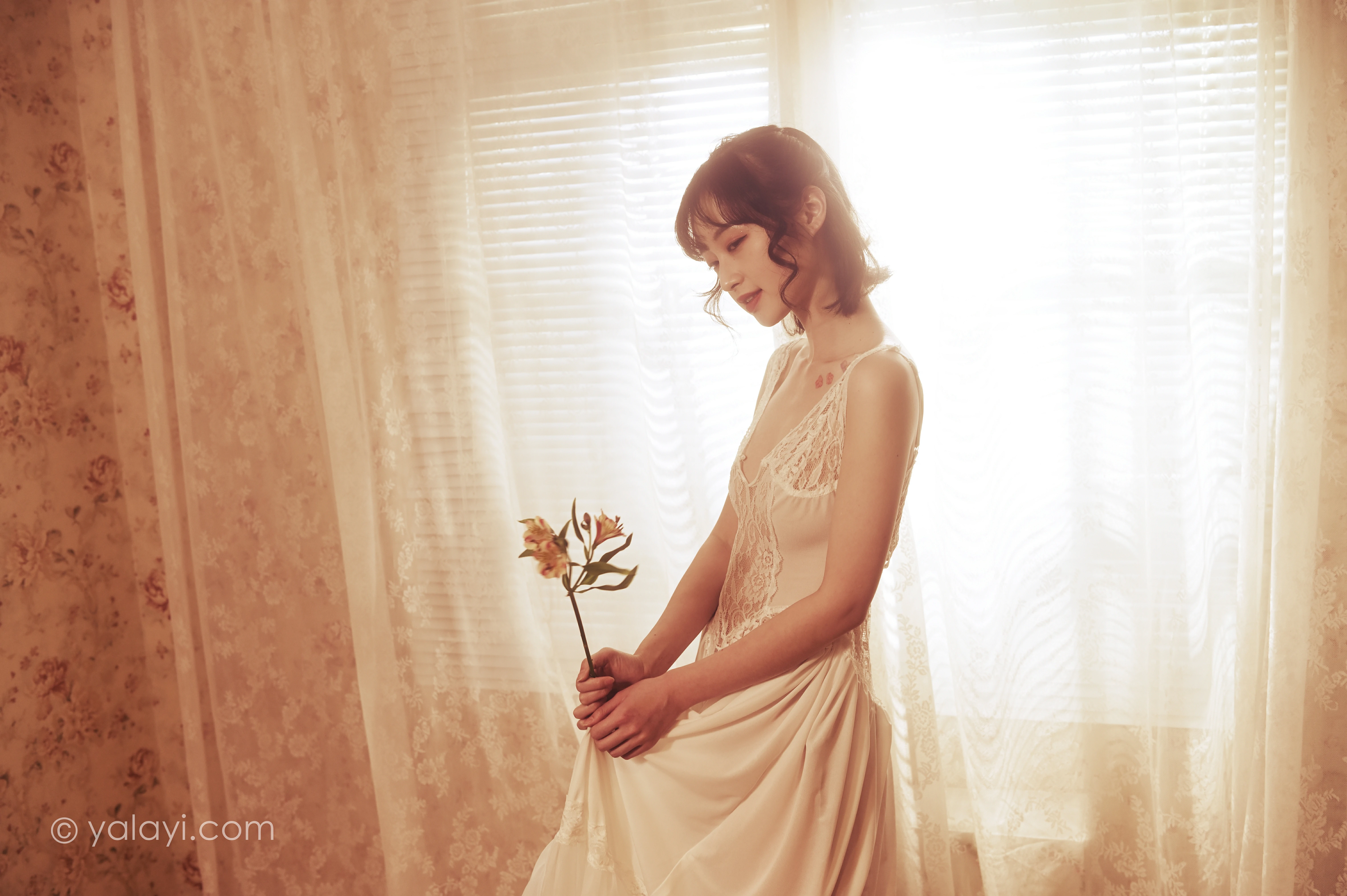 [YALAYI雅拉伊]NO.780 也曾优雅 京京 白色透视蕾丝连衣裙性感写真集第8张