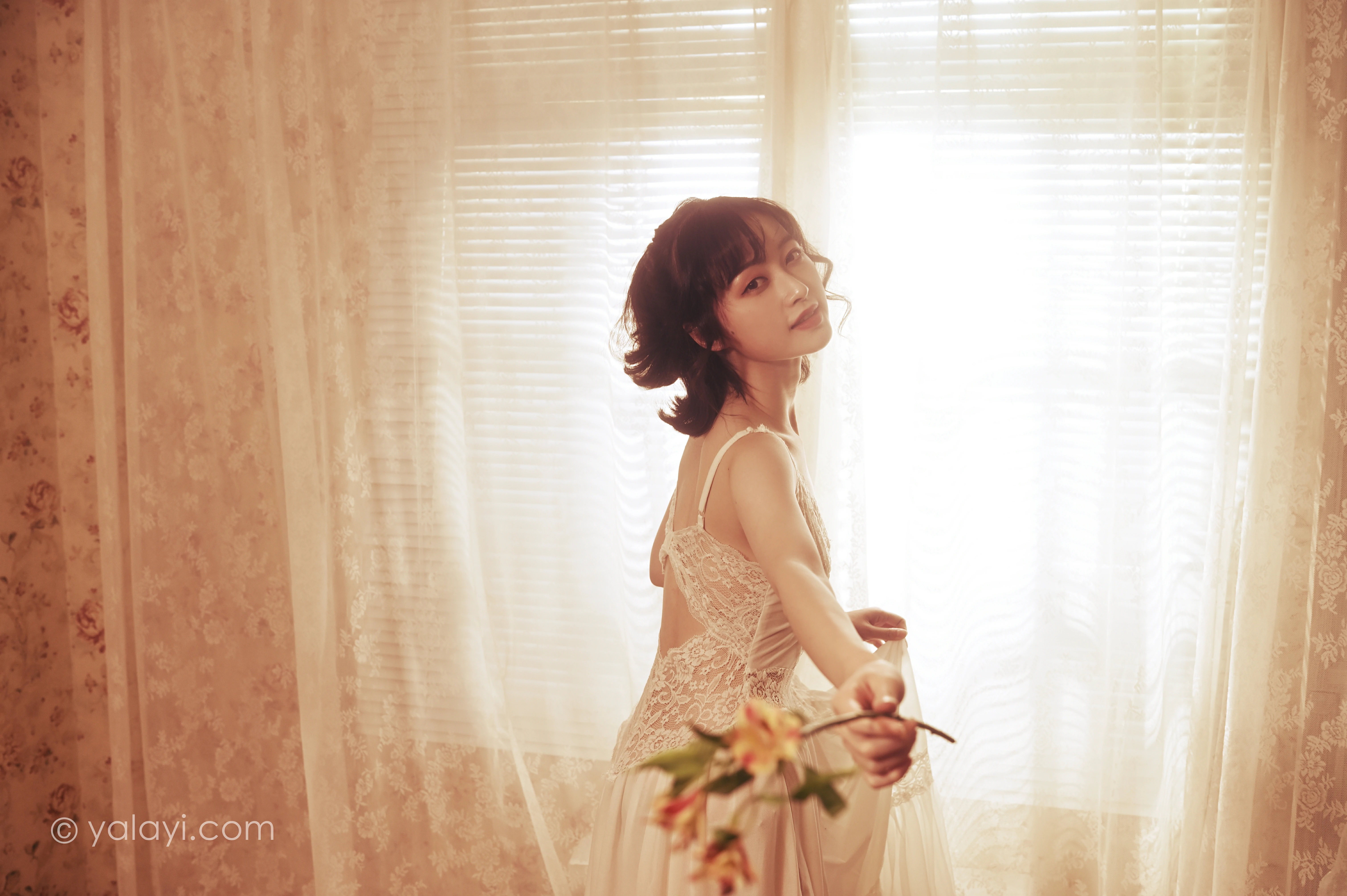 [YALAYI雅拉伊]NO.780 也曾优雅 京京 白色透视蕾丝连衣裙性感写真集第9张