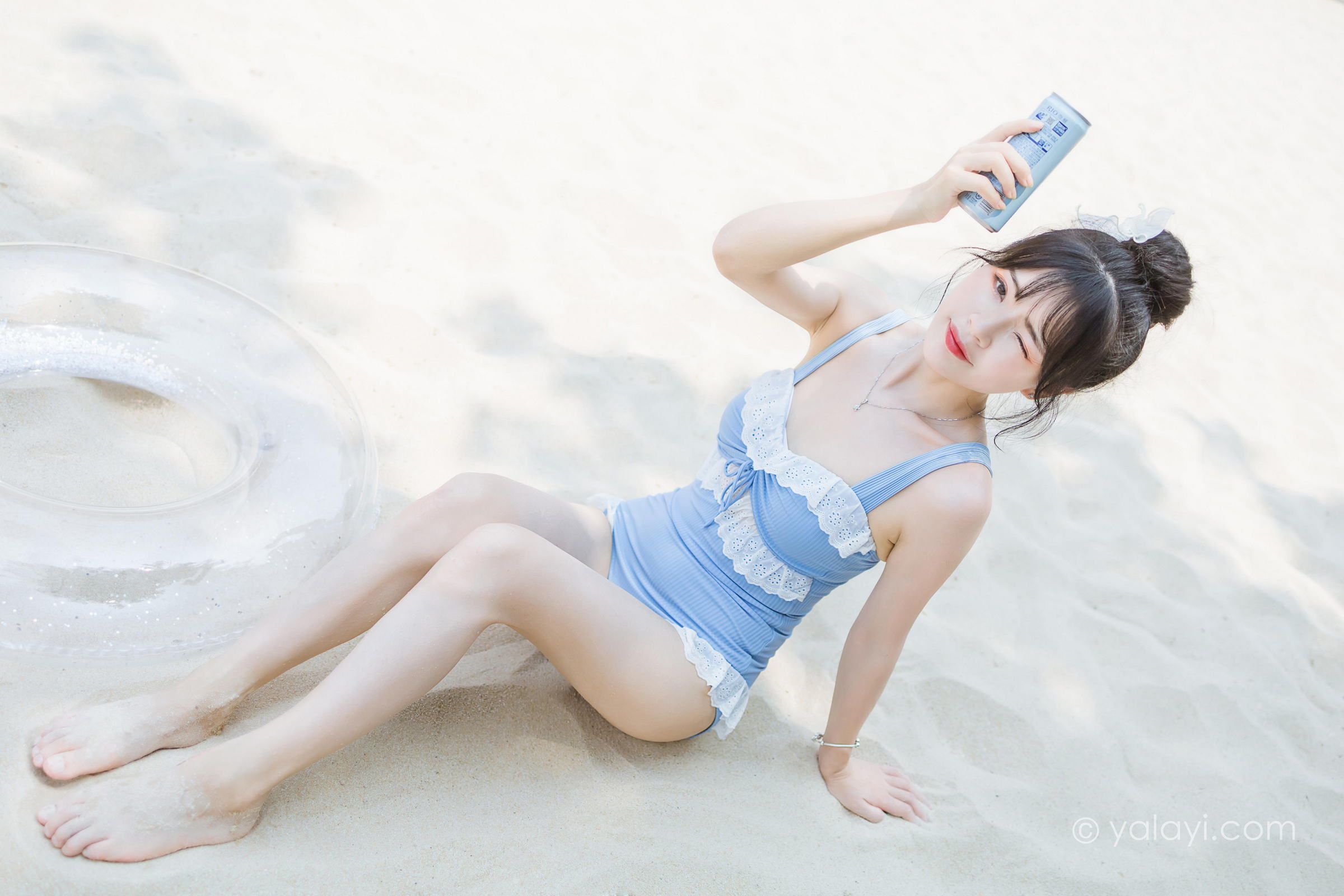 [YALAYI雅拉伊]2022.10.11 假日阳光 程小蝶 蓝色连体比基尼泳装性感写真集第12张