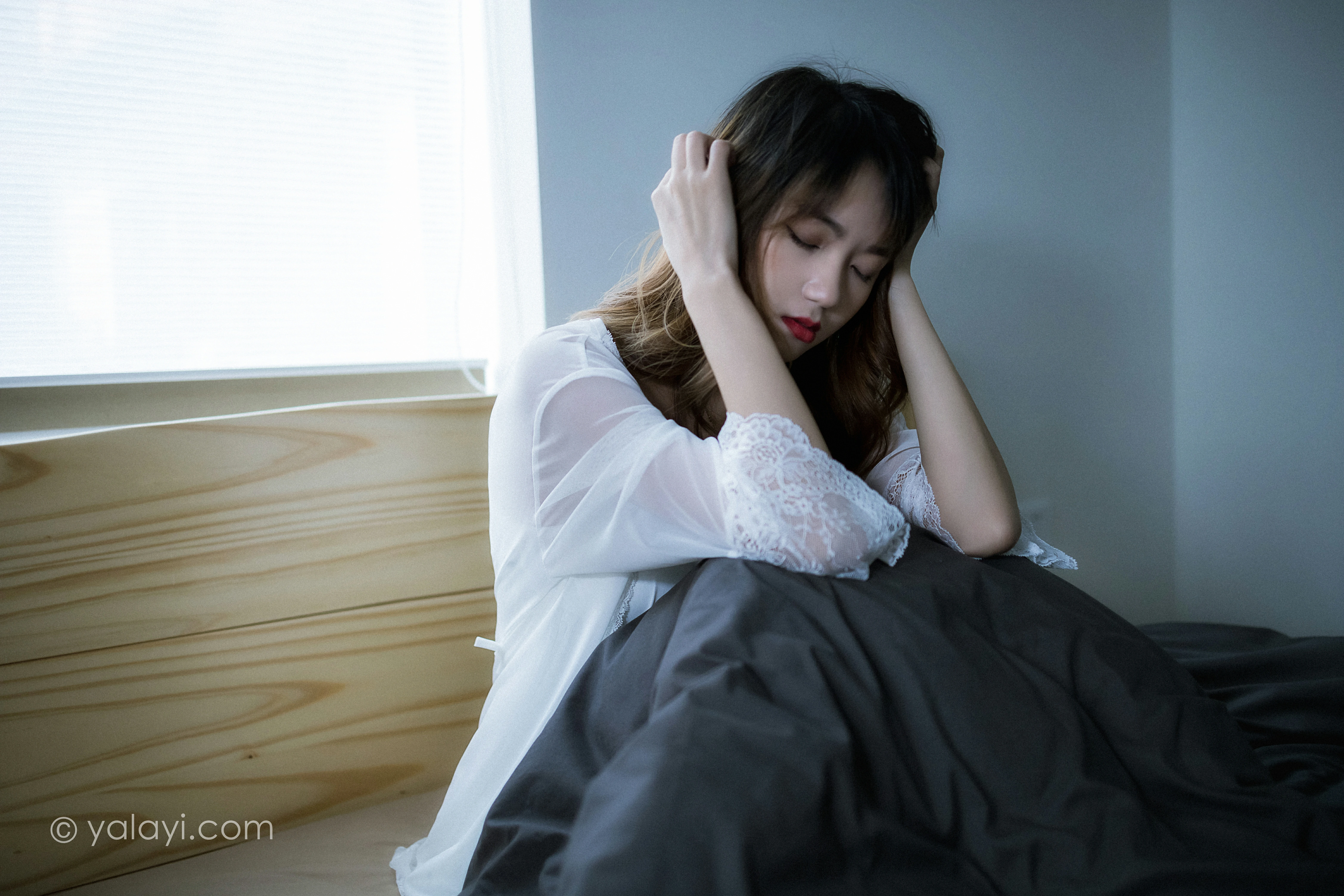 [YALAYI雅拉伊]NO.759 灰色空间 樊梵 白色透视蕾丝睡衣性感私房写真集第4张