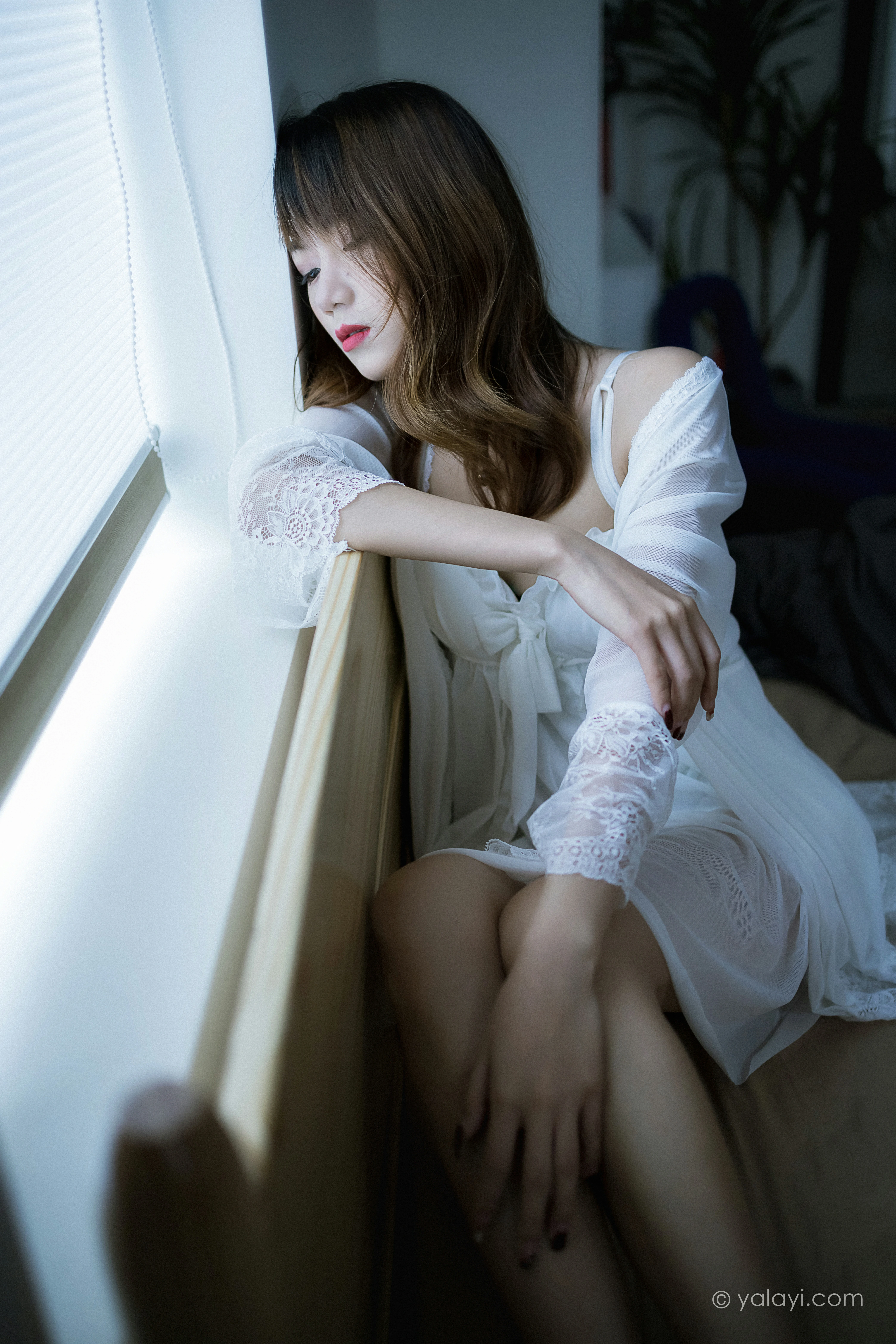 [YALAYI雅拉伊]NO.759 灰色空间 樊梵 白色透视蕾丝睡衣性感私房写真集第3张