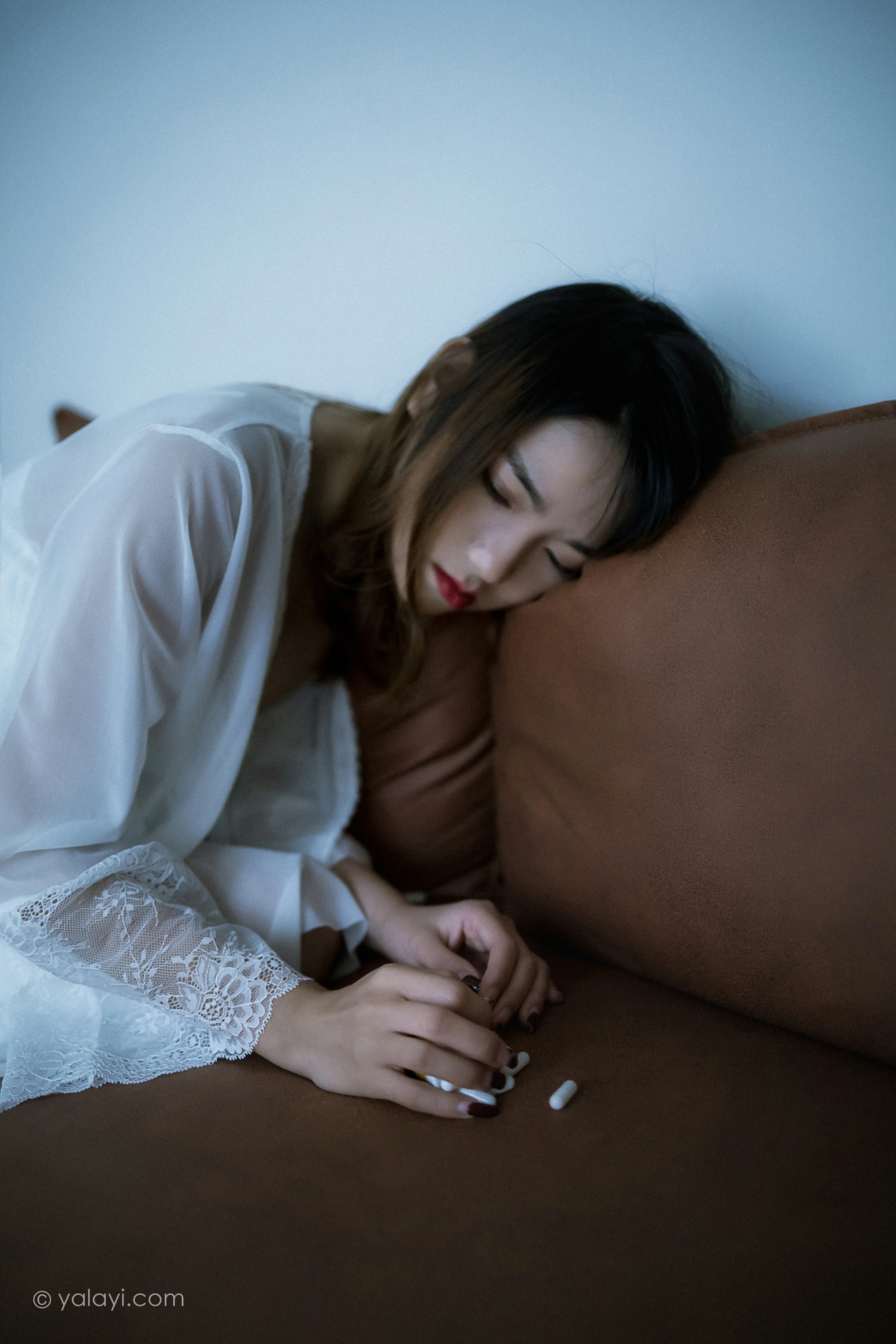 [YALAYI雅拉伊]NO.759 灰色空间 樊梵 白色透视蕾丝睡衣性感私房写真集第8张