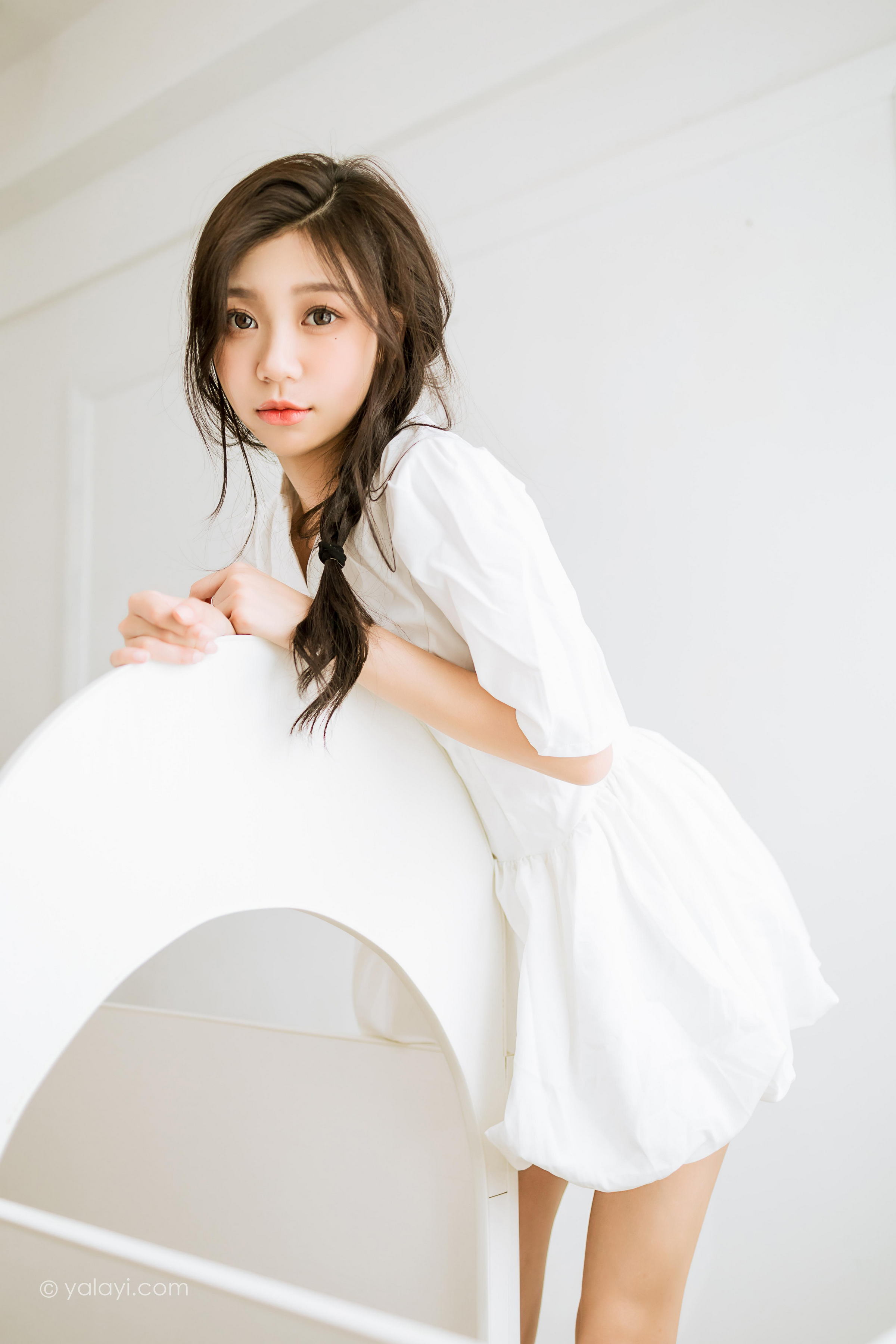 [YALAYI雅拉伊]2022.07.01 好美丽 梓瑶 白色连衣裙居家清纯写真集第11张