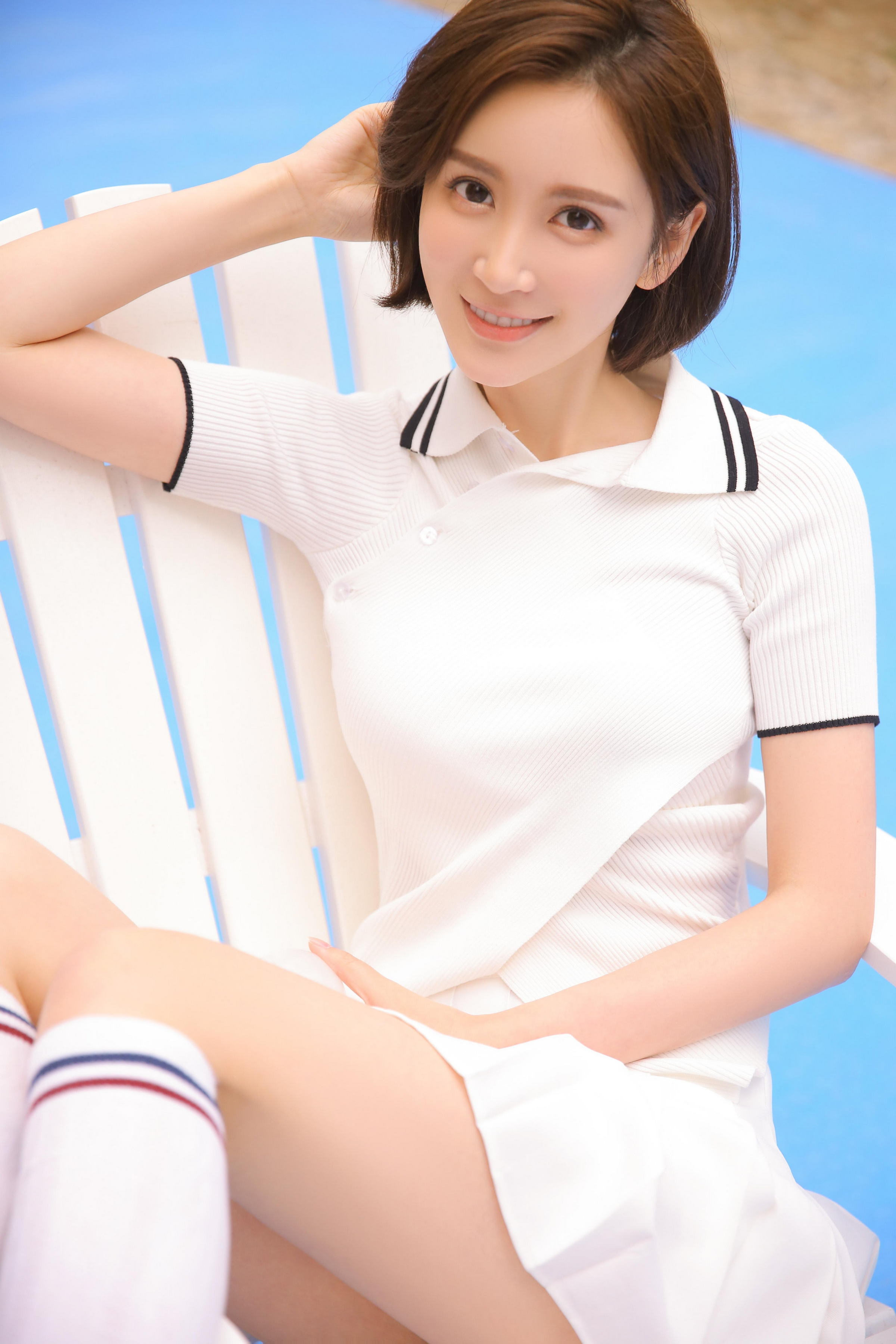 [YALAYI雅拉伊]2022.04.25 活力四射 青春靓女性感小背心加白色镂空短裤私房写真集第5张