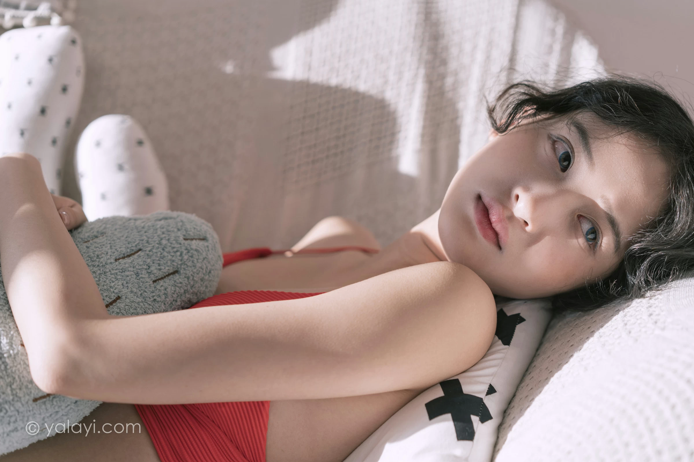 [YALAYI雅拉伊]NO.666 《太委屈》 西子 红色内衣居家私房写真集第6张