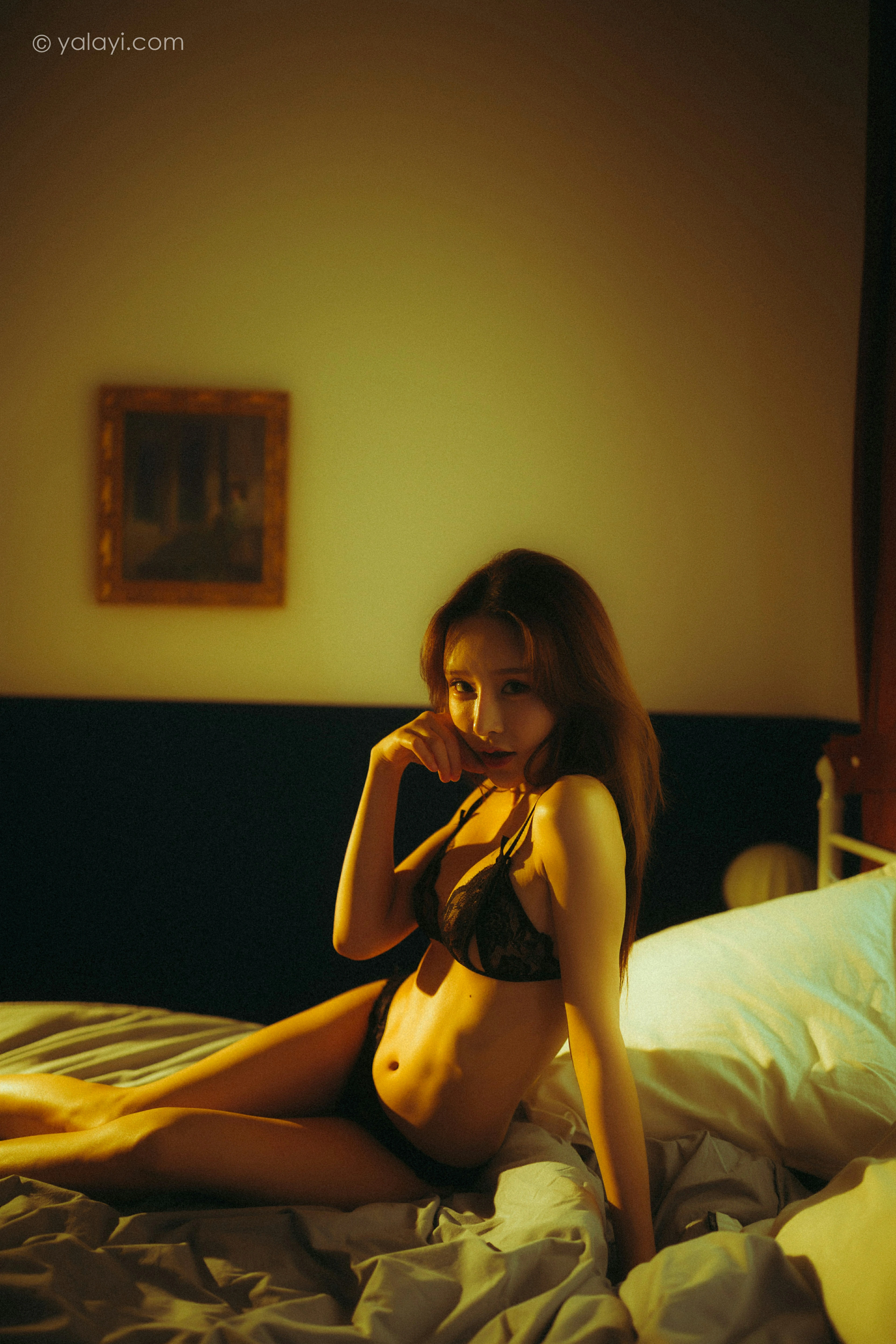 [YALAYI雅拉伊]NO.788 寂寞香闺冷 顾纯纯 黑色性感内衣加蕾丝内裤私房写真集第3张
