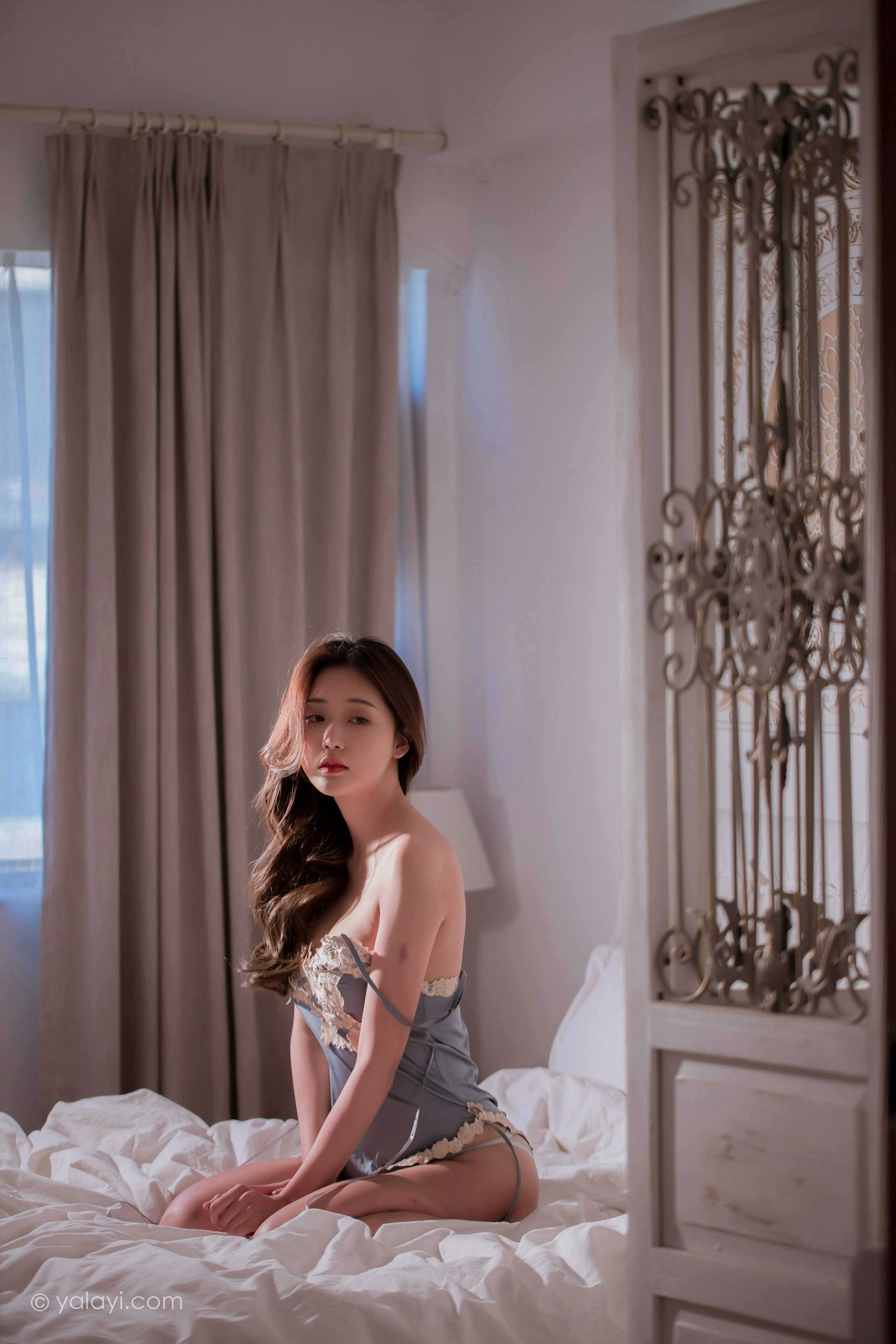 [YALAYI雅拉伊]NO.757 身体密码 徐徐 灰色吊带蕾丝睡衣裙性感写真集第10张