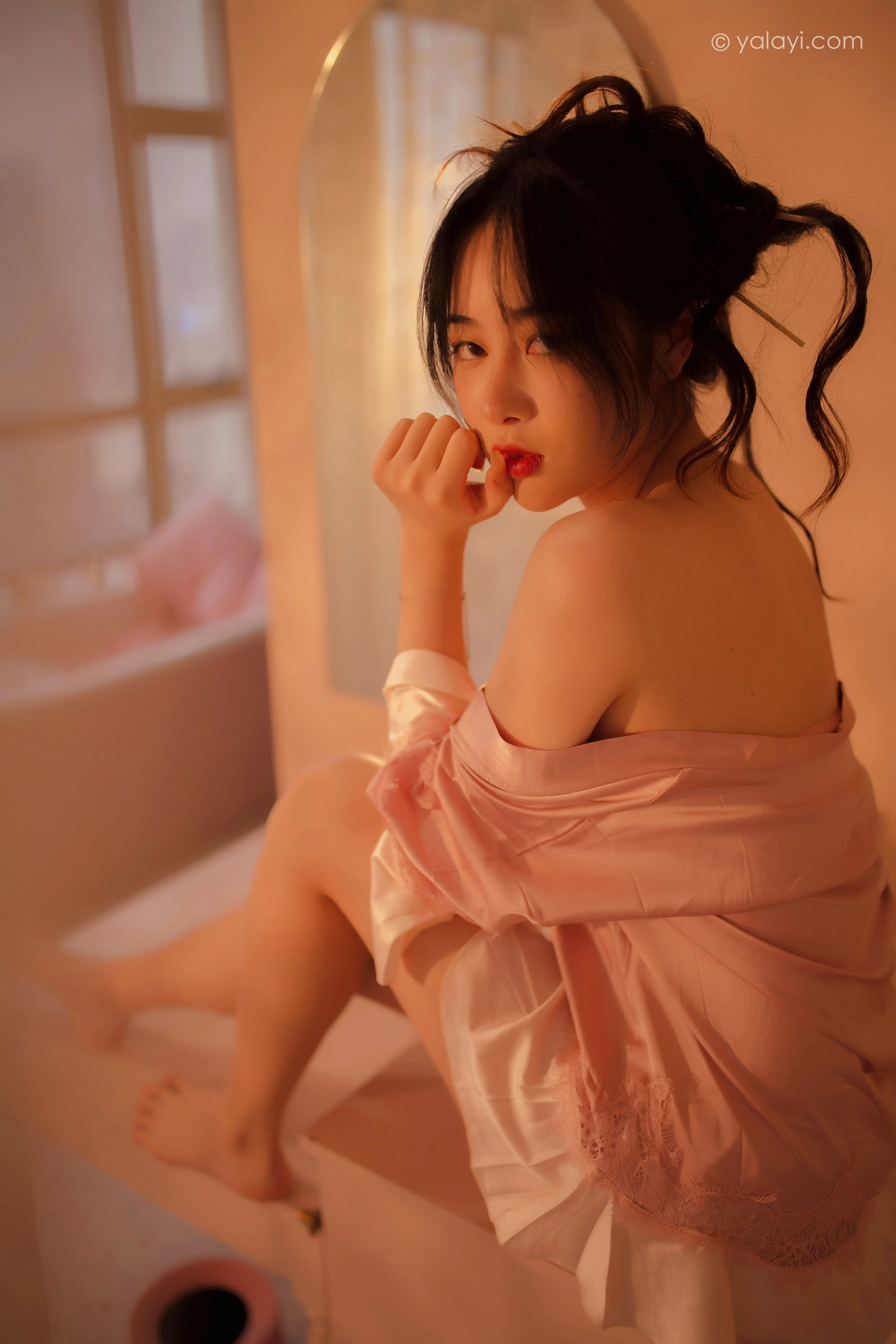 [YALAYI雅拉伊]NO.762 寂静中开放 璎珞 粉色蕾丝睡衣性感私房写真集第2张