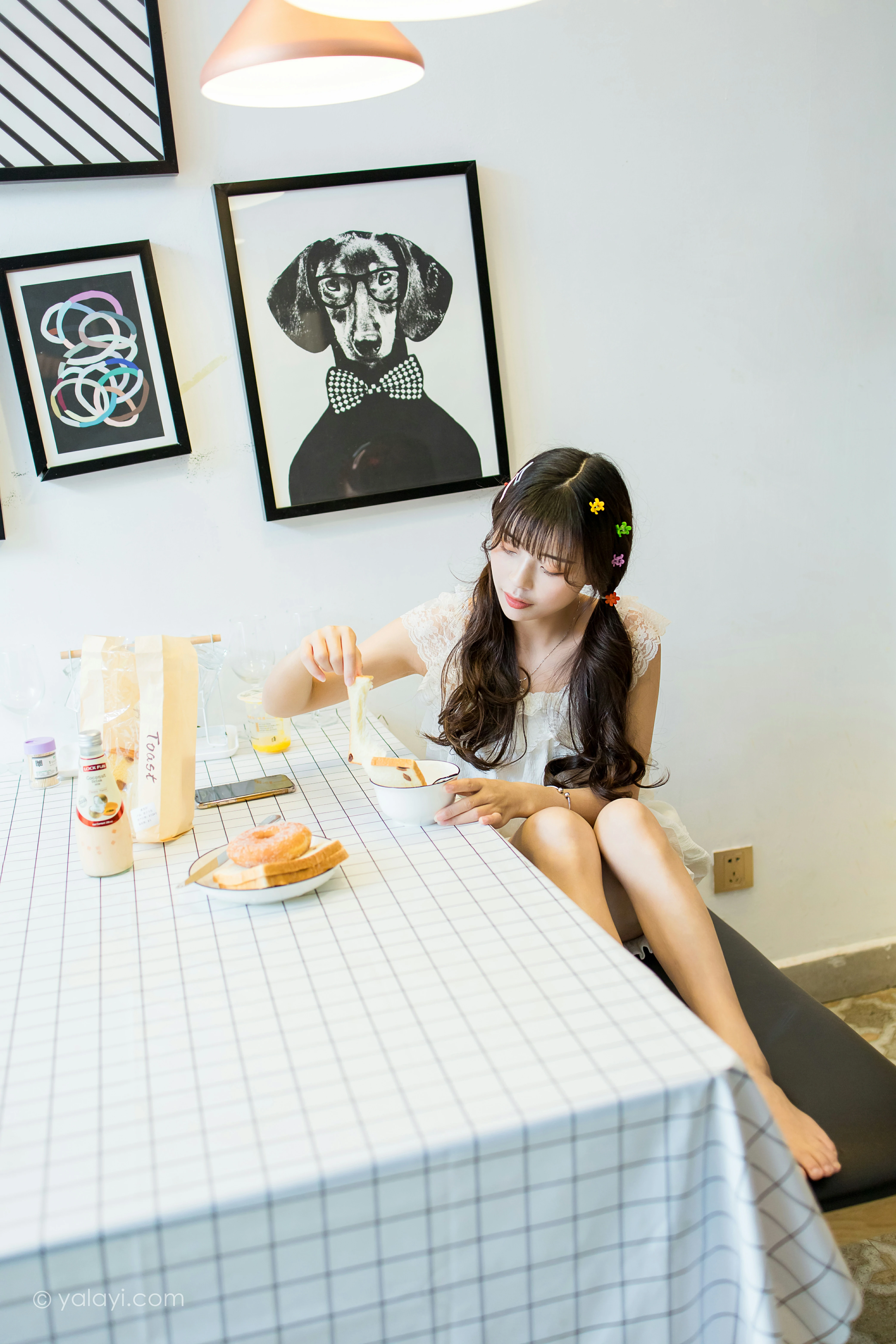 [YALAYI雅拉伊]NO.786 美好时光 程小蝶 白色蕾丝睡衣加短裤性感私房写真集第13张