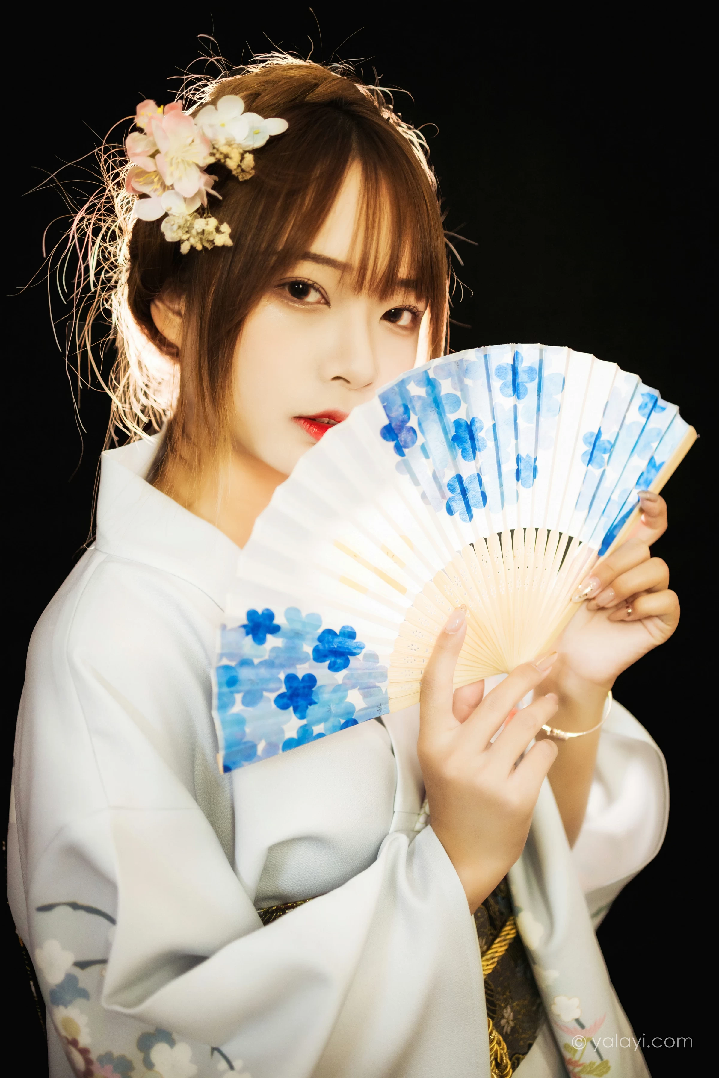 [YALAYI雅拉伊]NO.747 《神明少女》 阿禾 白色和服与蕾丝婚纱性感私房写真集第3张