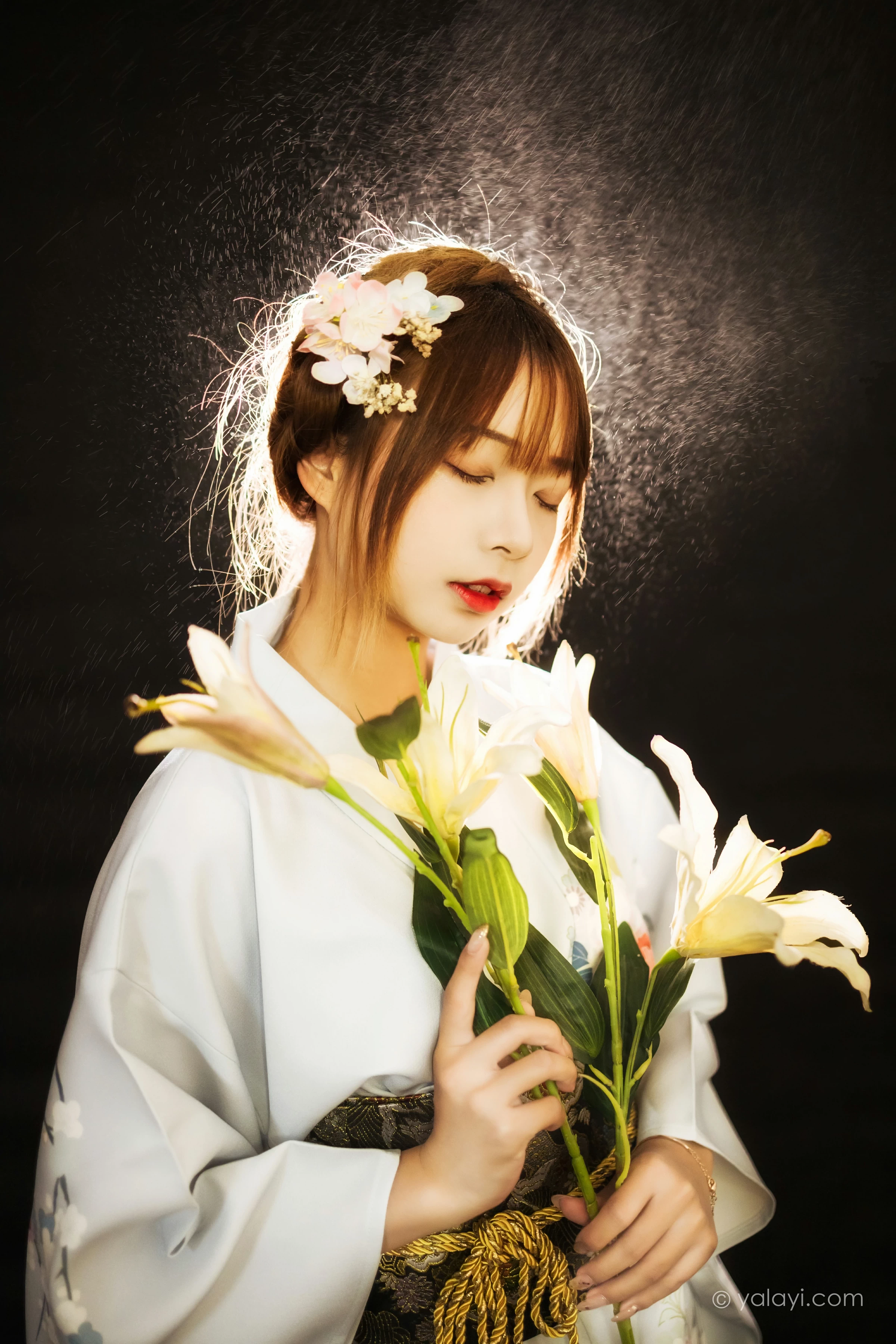 [YALAYI雅拉伊]NO.747 《神明少女》 阿禾 白色和服与蕾丝婚纱性感私房写真集第4张