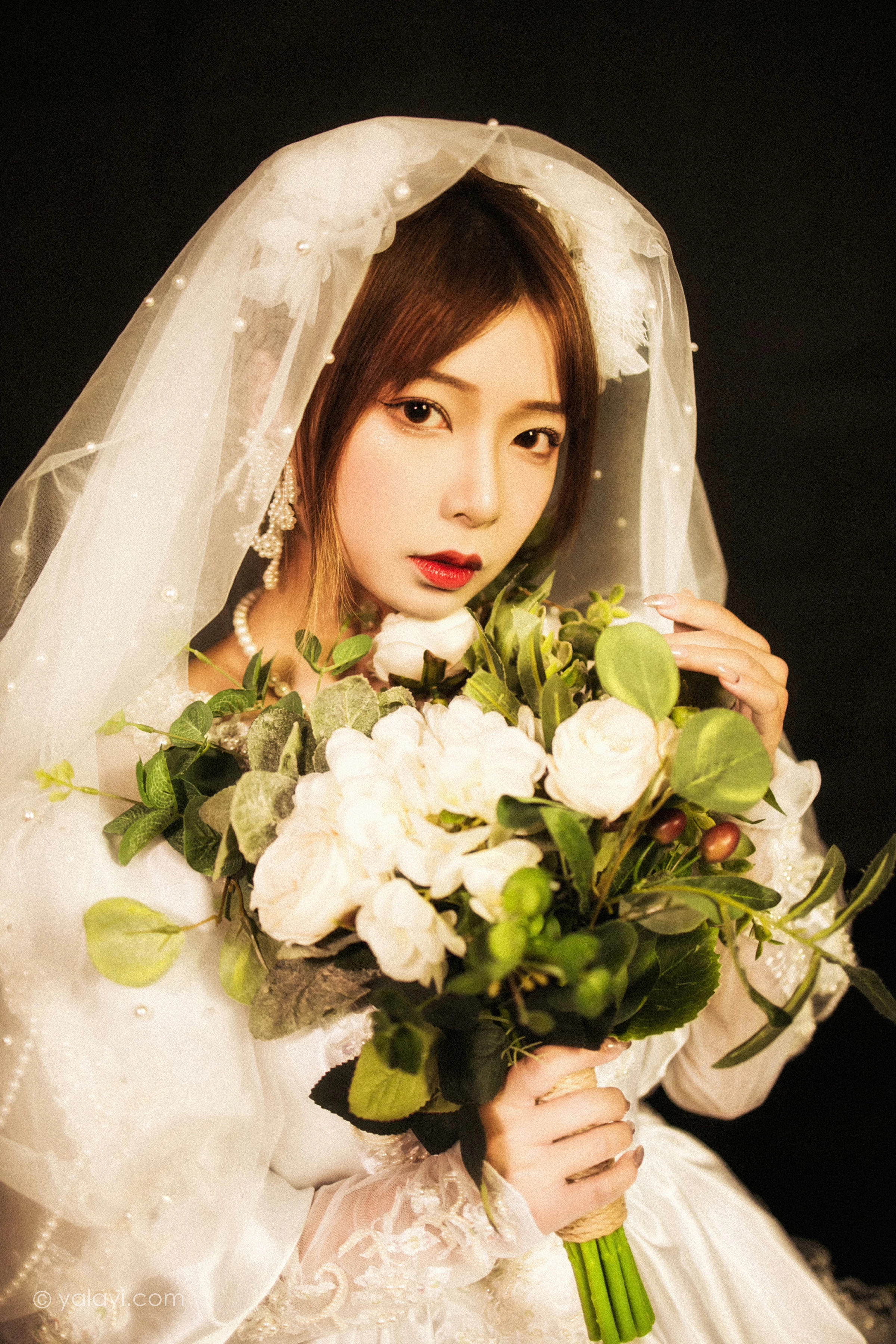 [YALAYI雅拉伊]NO.747 《神明少女》 阿禾 白色和服与蕾丝婚纱性感私房写真集第10张