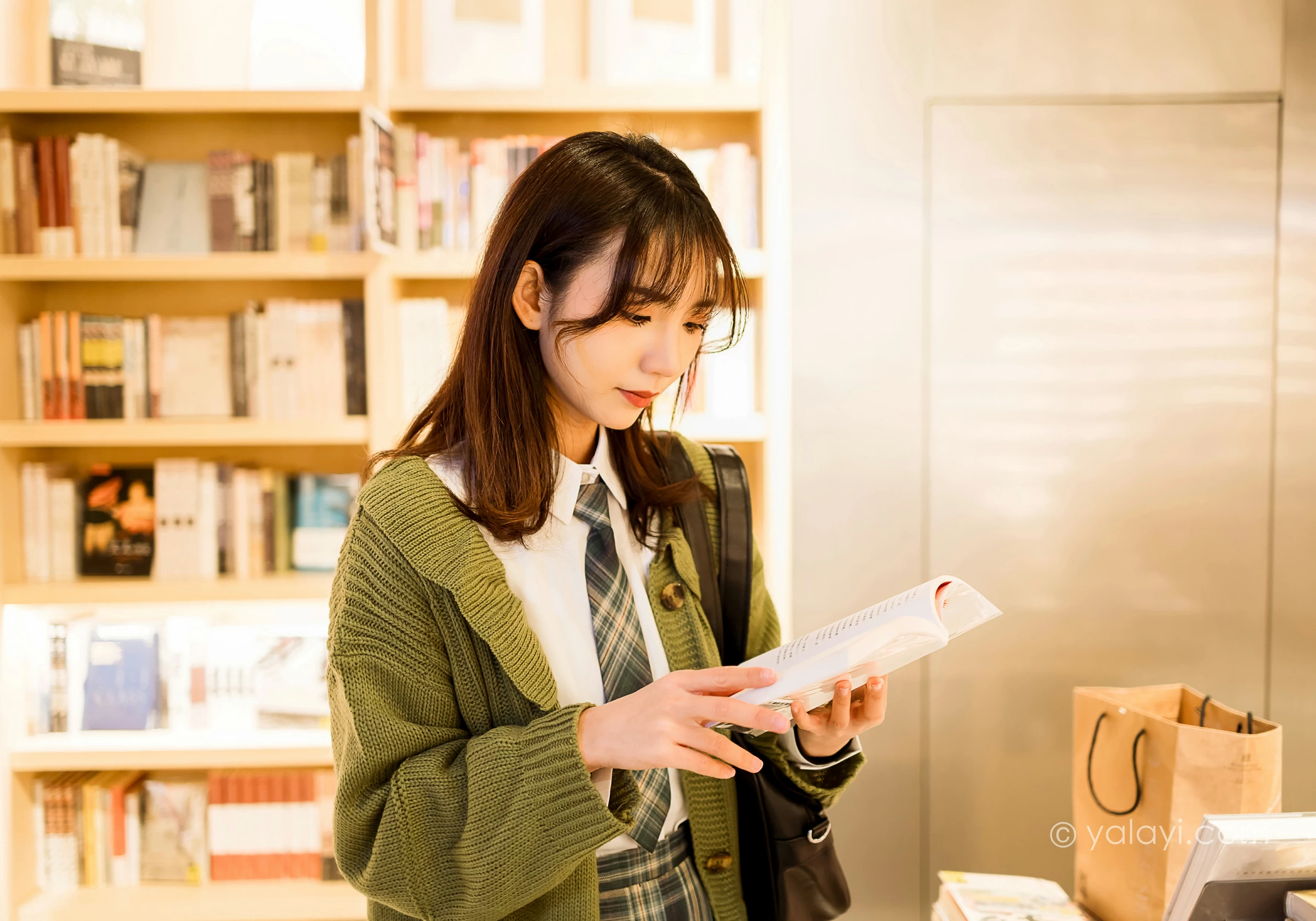 [YALAYI雅拉伊]NO.753 一起补习的日子 果果 连身外套与JK制服加格子短裙清纯写真集第1张