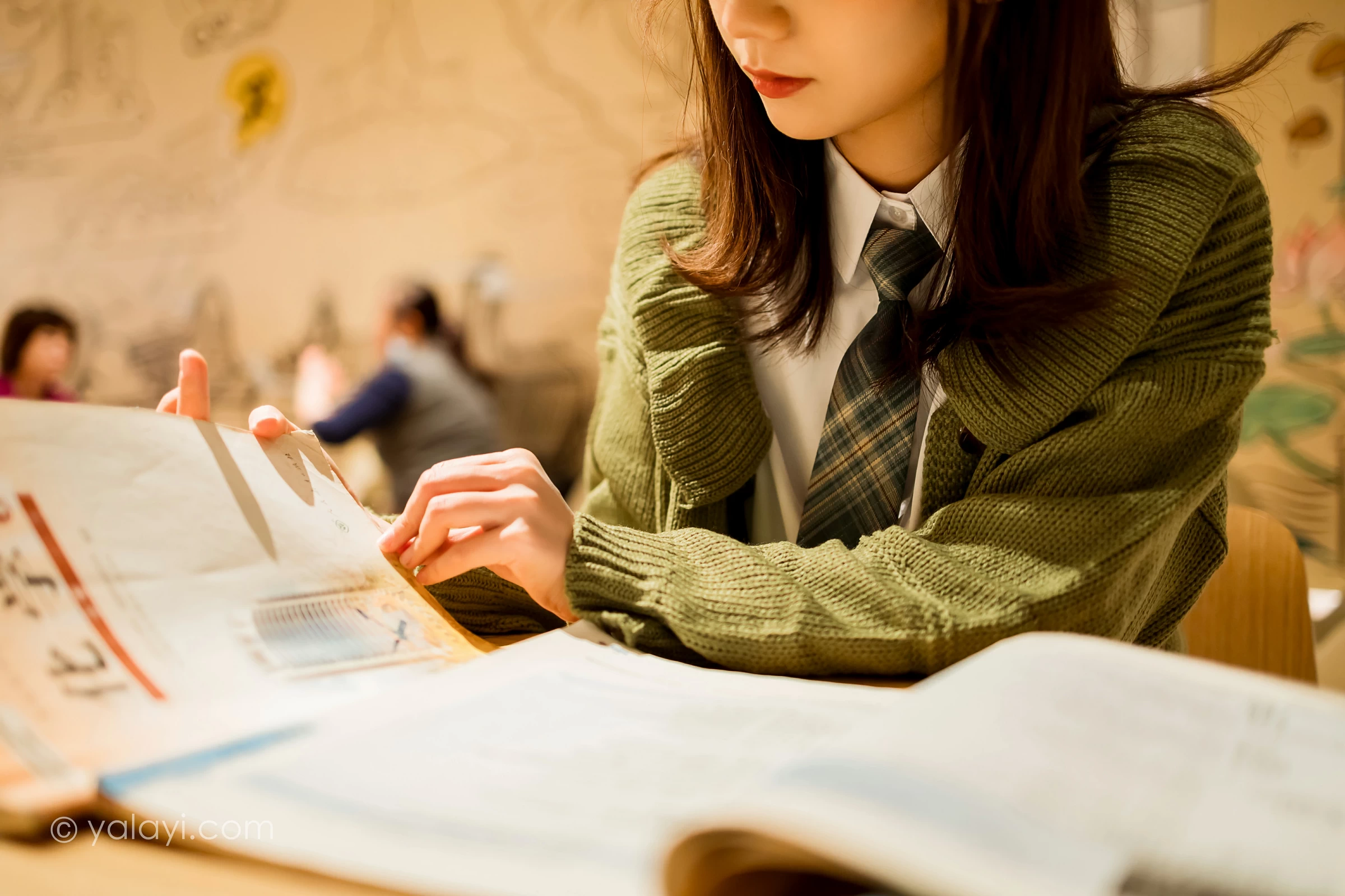 [YALAYI雅拉伊]NO.753 一起补习的日子 果果 连身外套与JK制服加格子短裙清纯写真集第6张