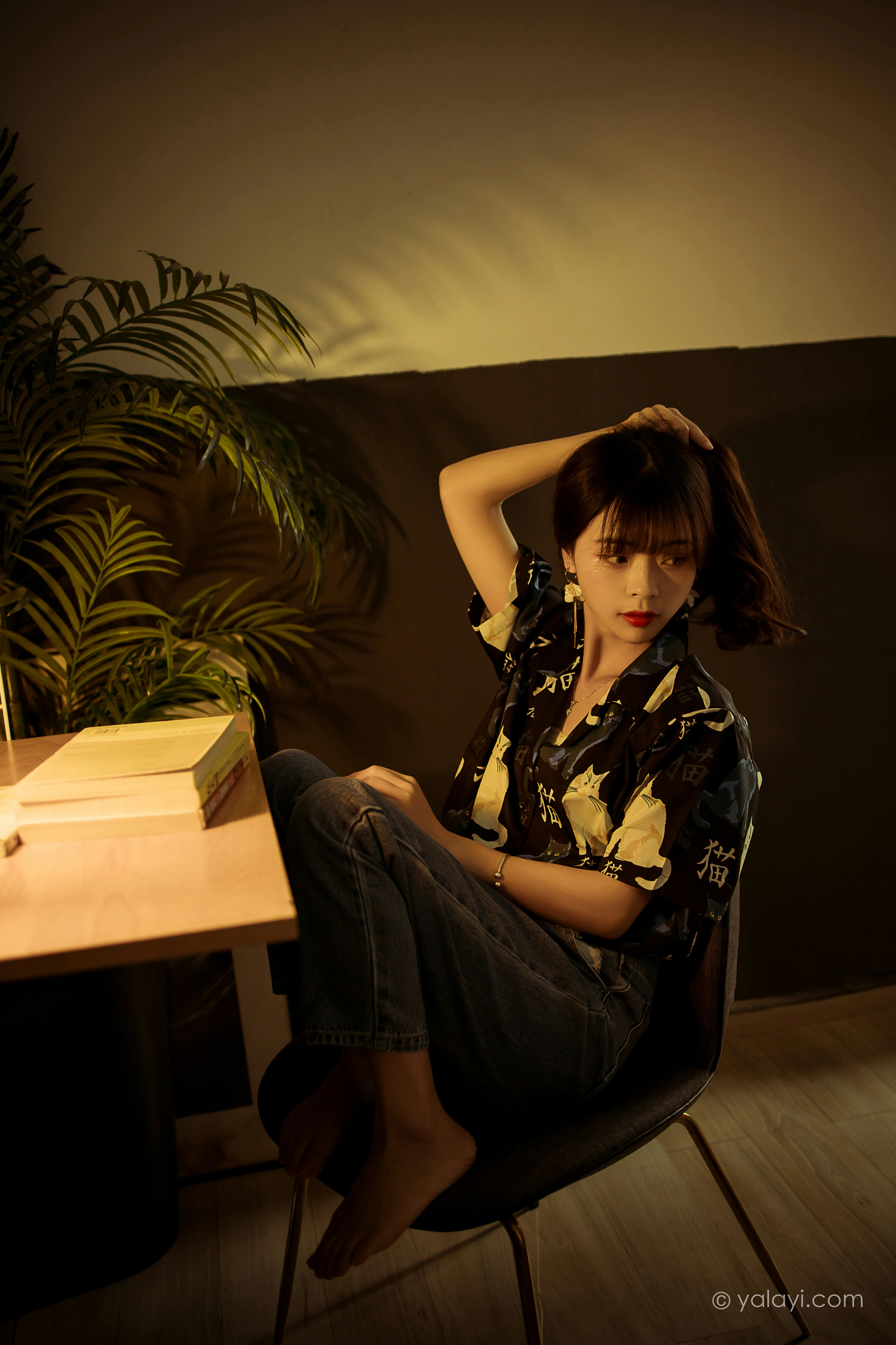 [YALAYI雅拉伊]NO.789 当年情 程小蝶 黑色衬衫加牛仔长裤性感写真集第13张