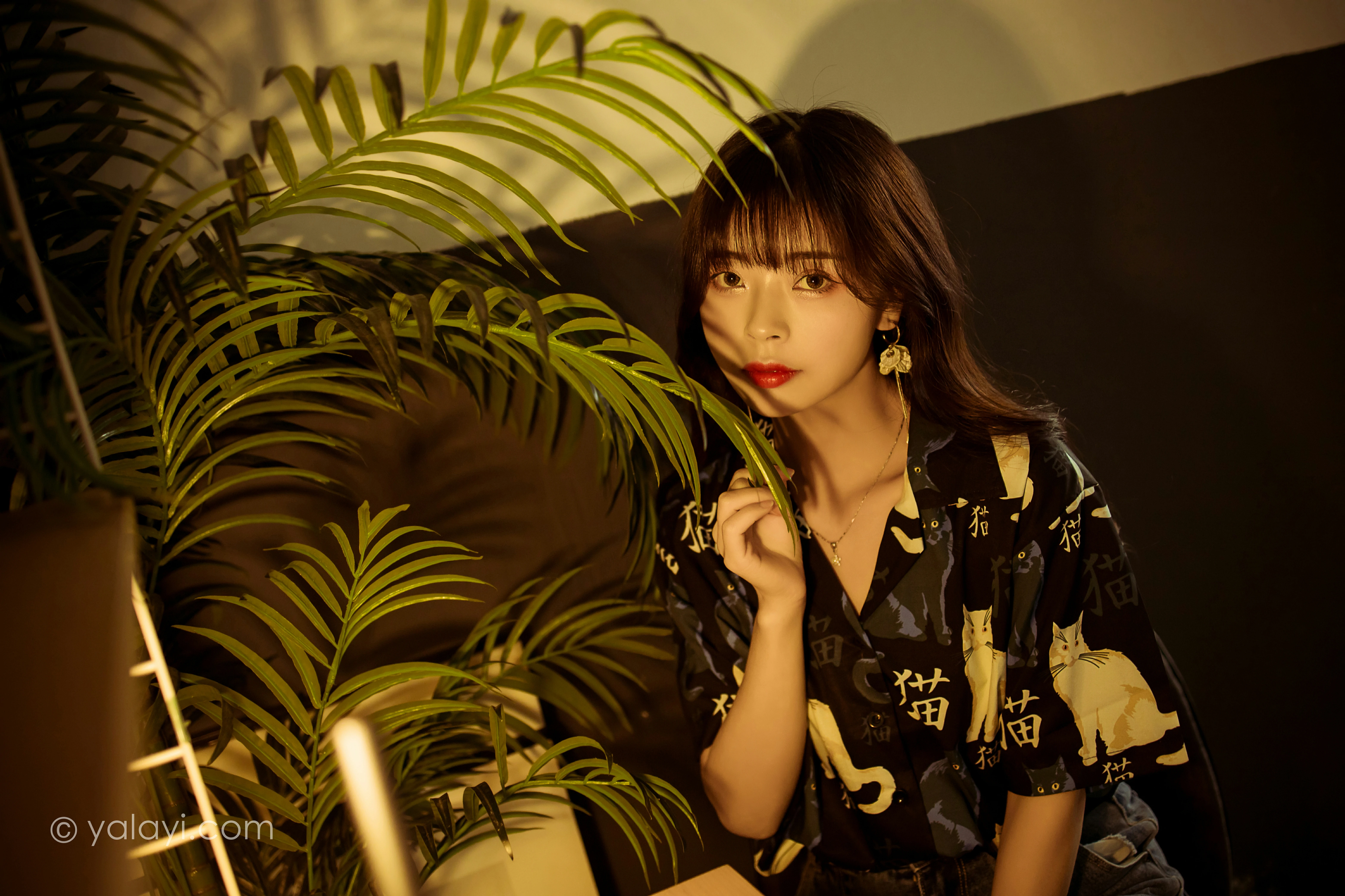 [YALAYI雅拉伊]NO.789 当年情 程小蝶 黑色衬衫加牛仔长裤性感写真集第11张