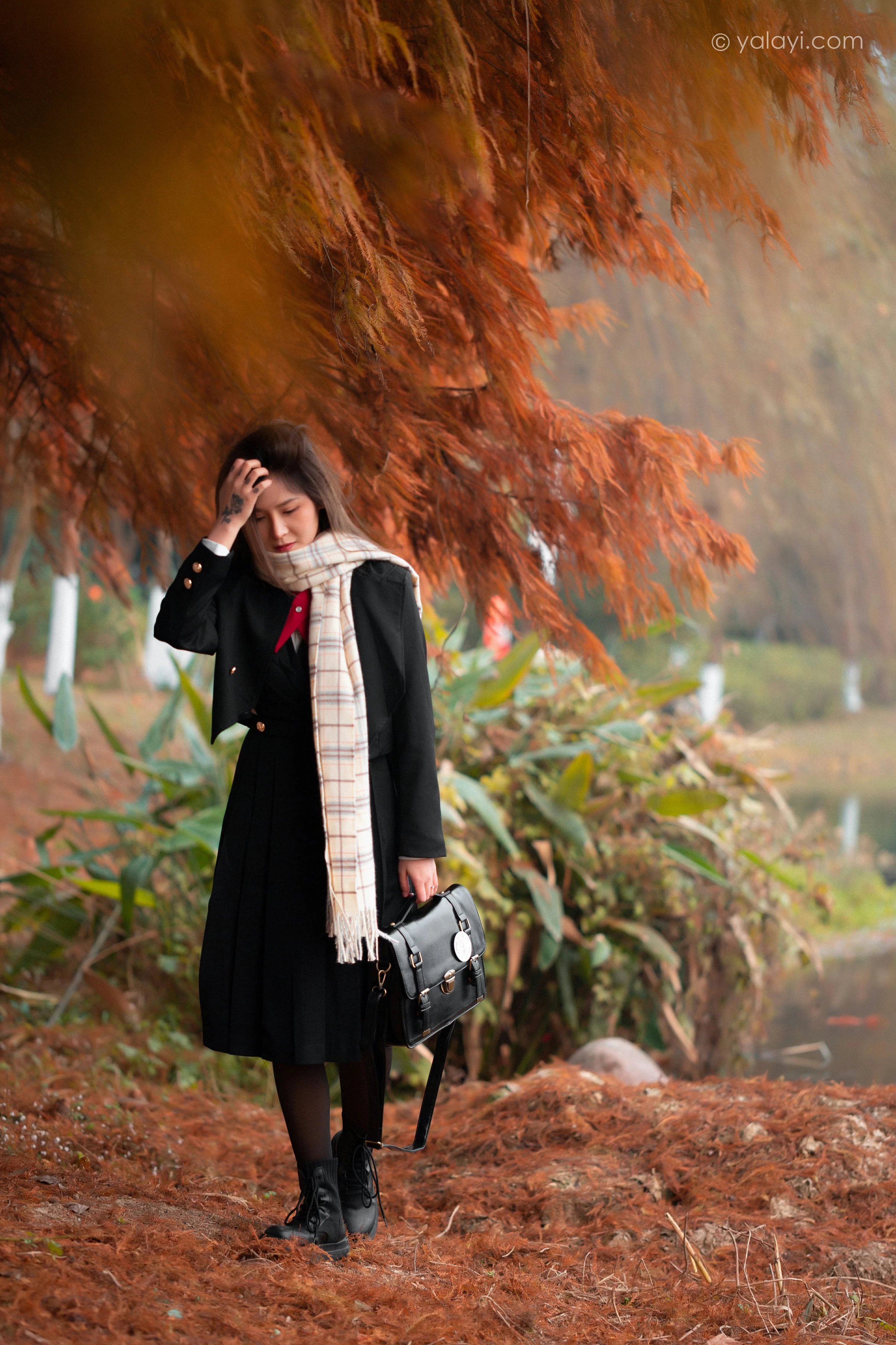 [YALAYI雅拉伊]NO.748 《冬恋》 梦涵 黑色JK制服与短裙加黑丝美腿清纯写真集第6张