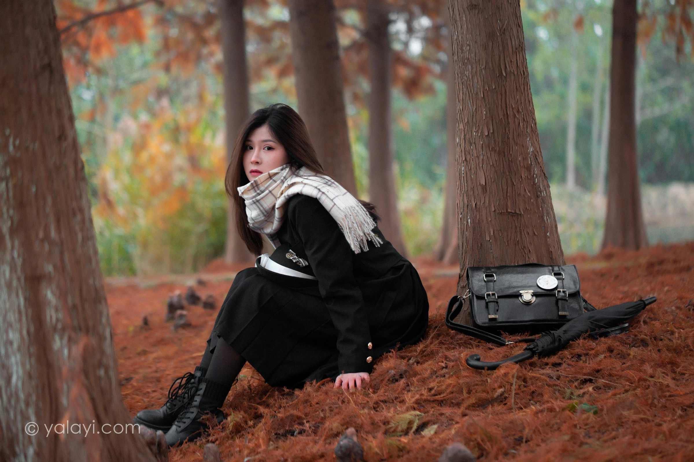 [YALAYI雅拉伊]NO.748 《冬恋》 梦涵 黑色JK制服与短裙加黑丝美腿清纯写真集第14张