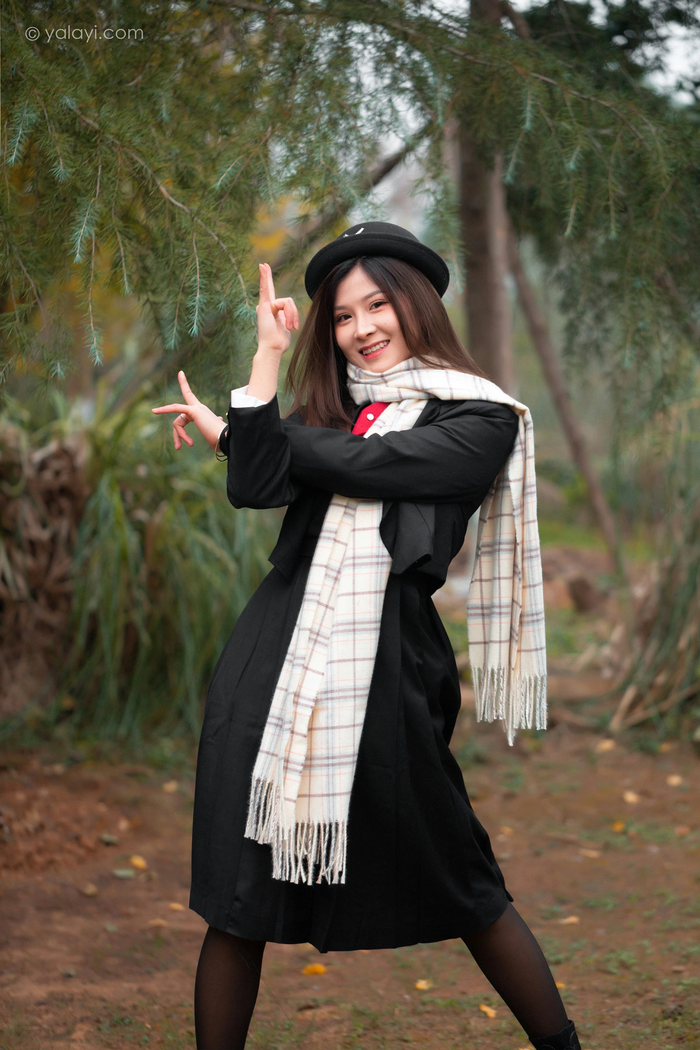 [YALAYI雅拉伊]NO.748 《冬恋》 梦涵 黑色JK制服与短裙加黑丝美腿清纯写真集第17张