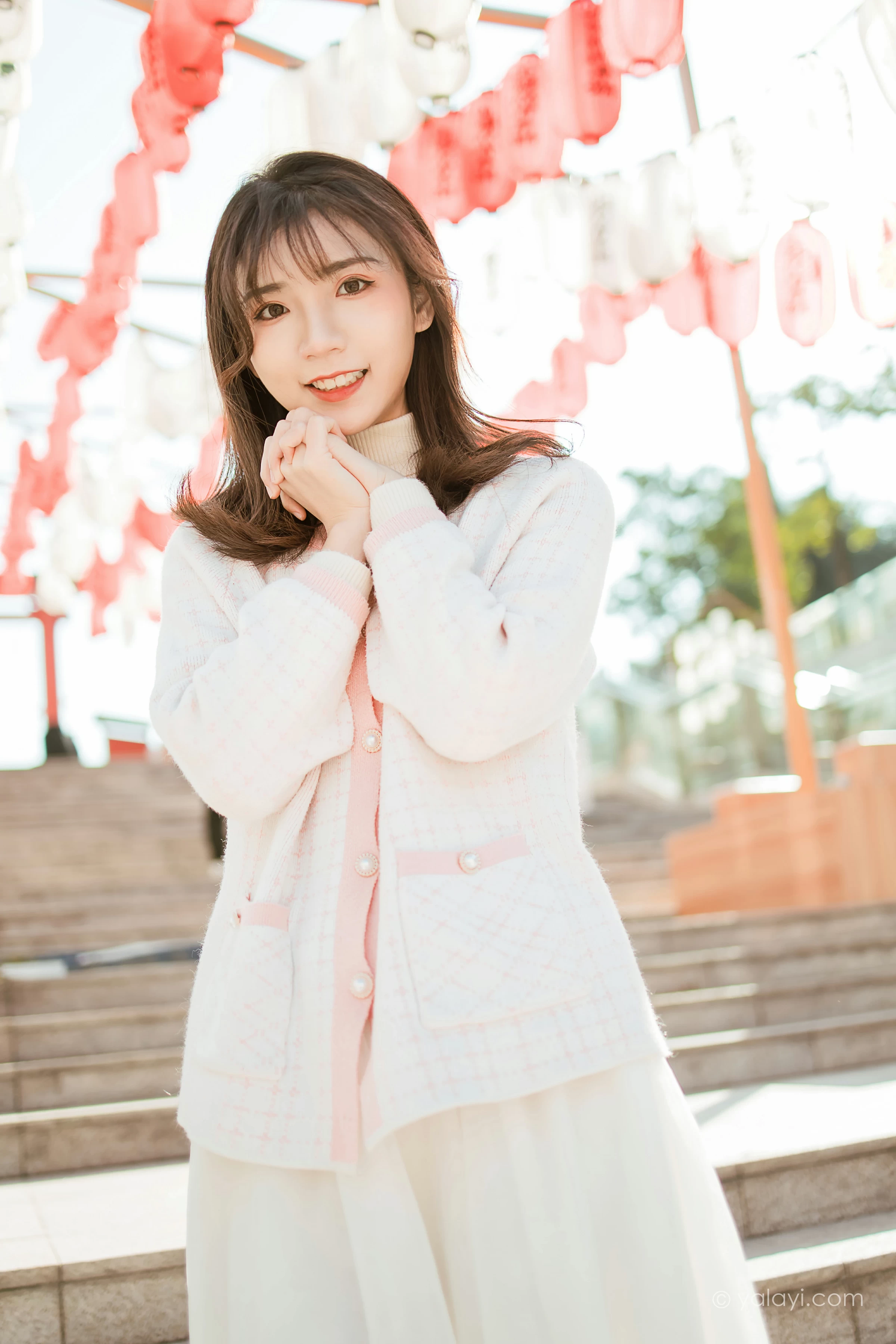 [YALAYI雅拉伊]NO.750 《甜蜜约会》 果果 粉色外套加白色长裙街拍写真第9张