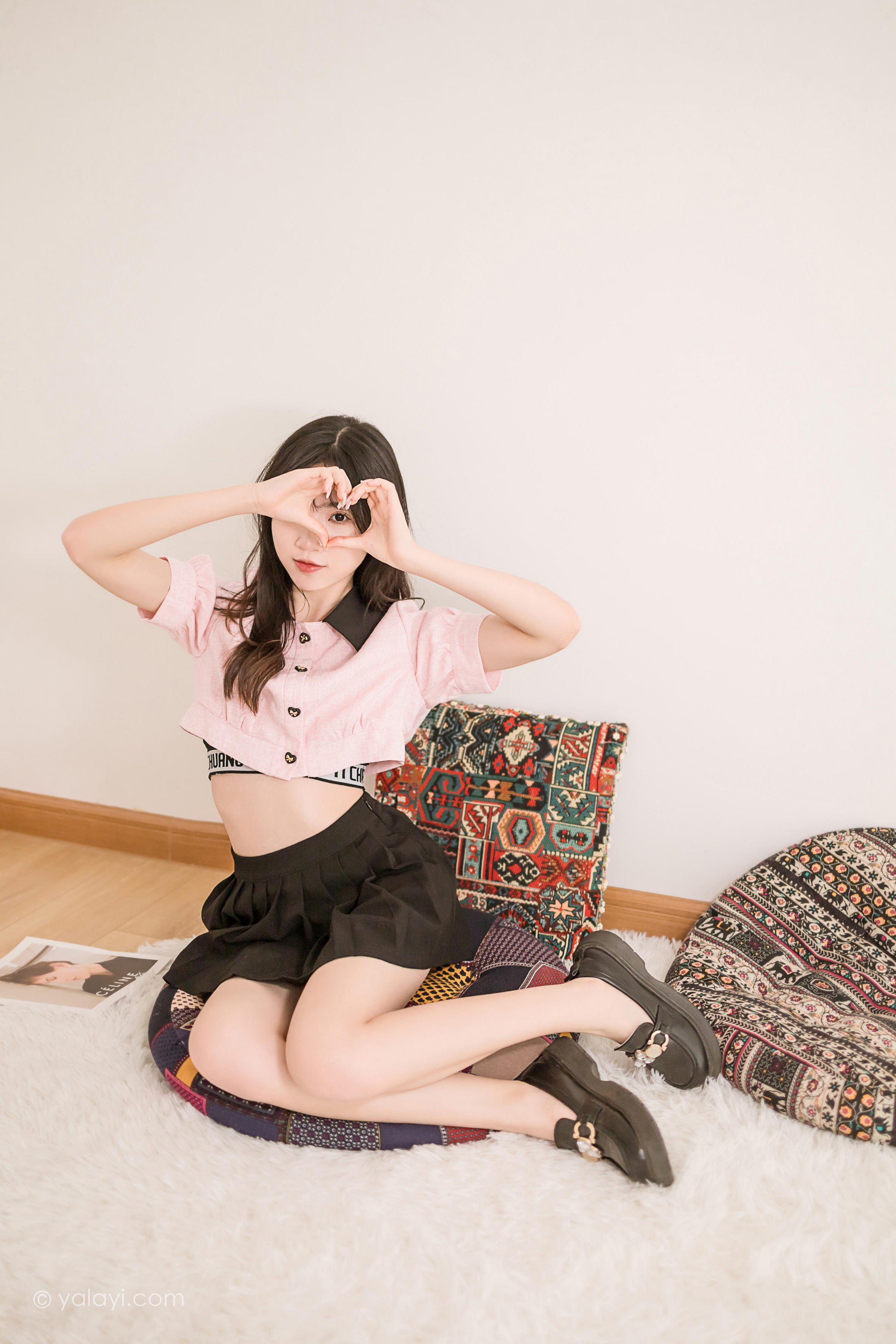 [YALAYI雅拉伊]2022.12.16 牛奶糖 小乔 粉色露腰小外套加黑色百褶短裙清纯写真集第5张