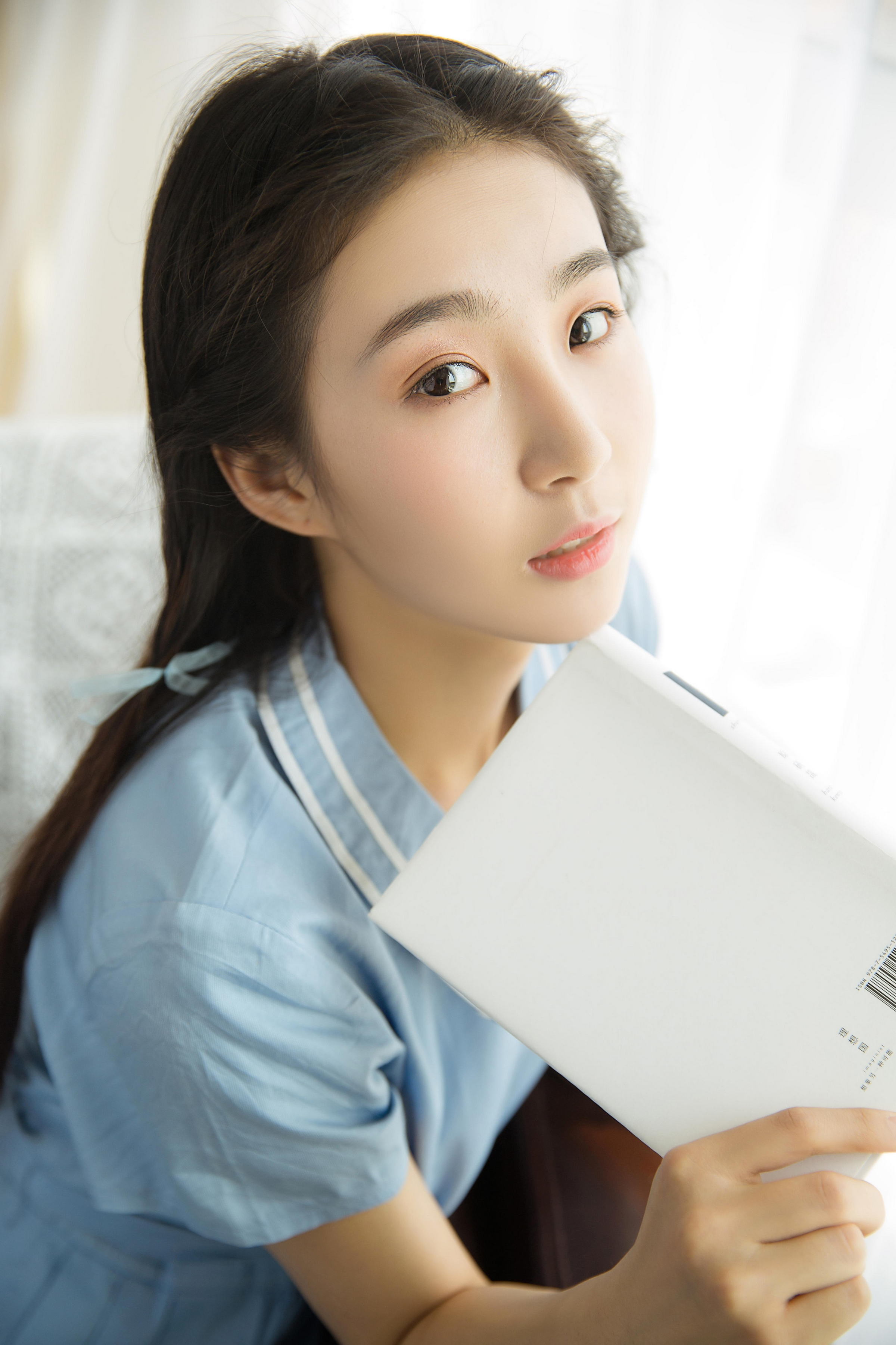 [YALAYI雅拉伊]2022.12.26 如影相随 清纯少女 灰色高中女生制服与白色小背心加安全短裤私房写真集第1张