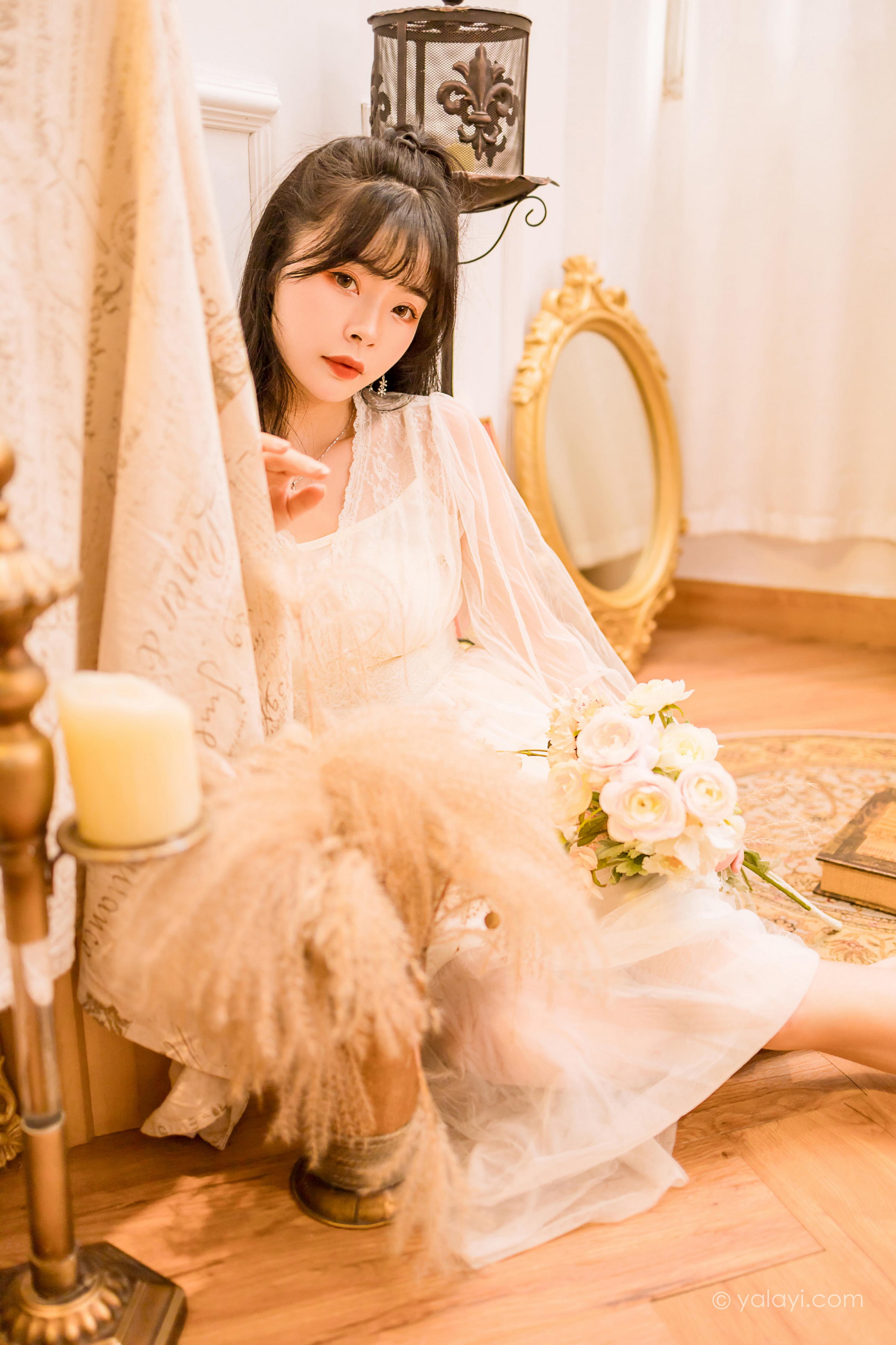 [YALAYI雅拉伊]2022.12.30 梦蝶 程小蝶 白色透视披肩加吊带蕾丝连衣裙清纯写真集第11张