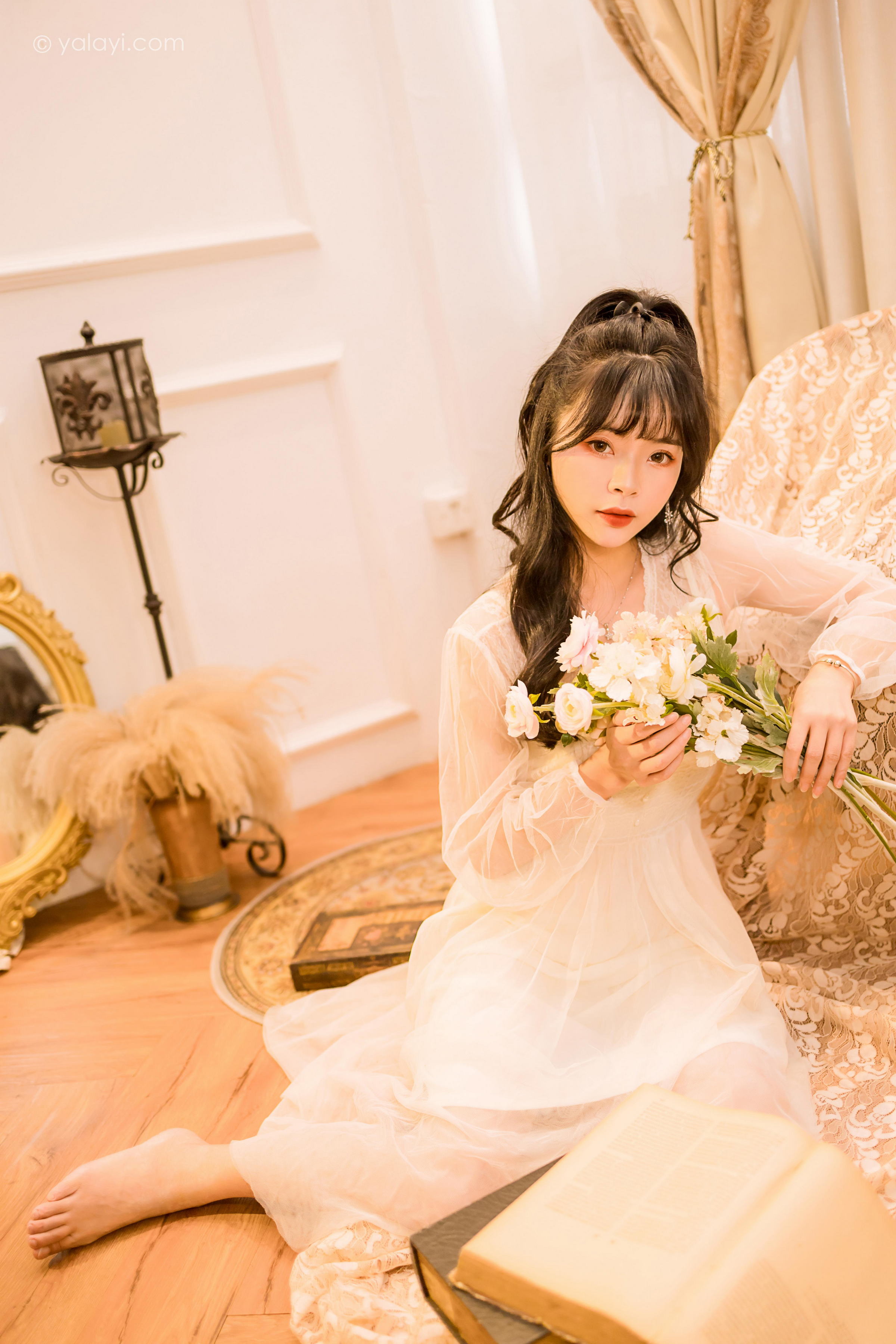 [YALAYI雅拉伊]2022.12.30 梦蝶 程小蝶 白色透视披肩加吊带蕾丝连衣裙清纯写真集第15张