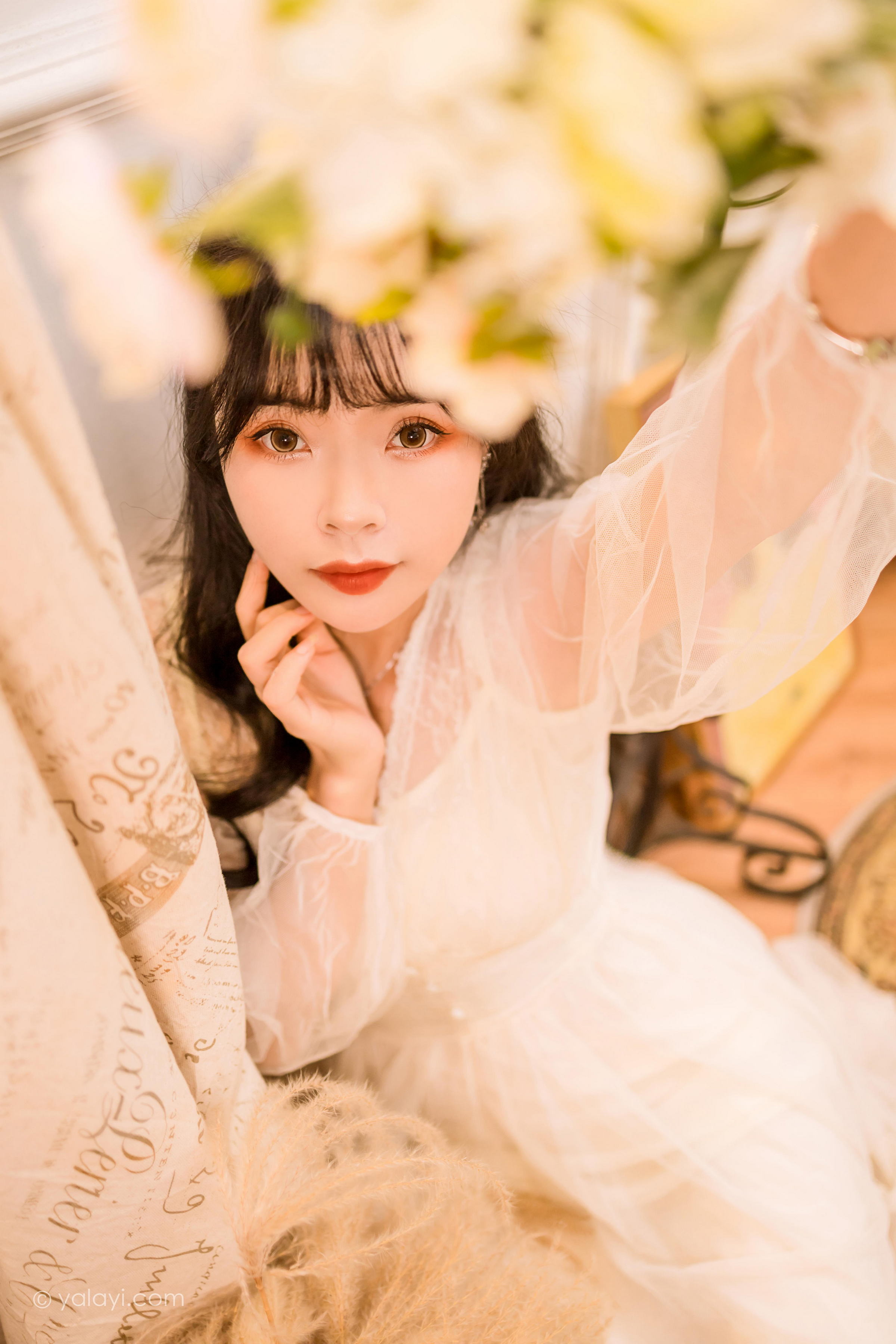 [YALAYI雅拉伊]2022.12.30 梦蝶 程小蝶 白色透视披肩加吊带蕾丝连衣裙清纯写真集第14张