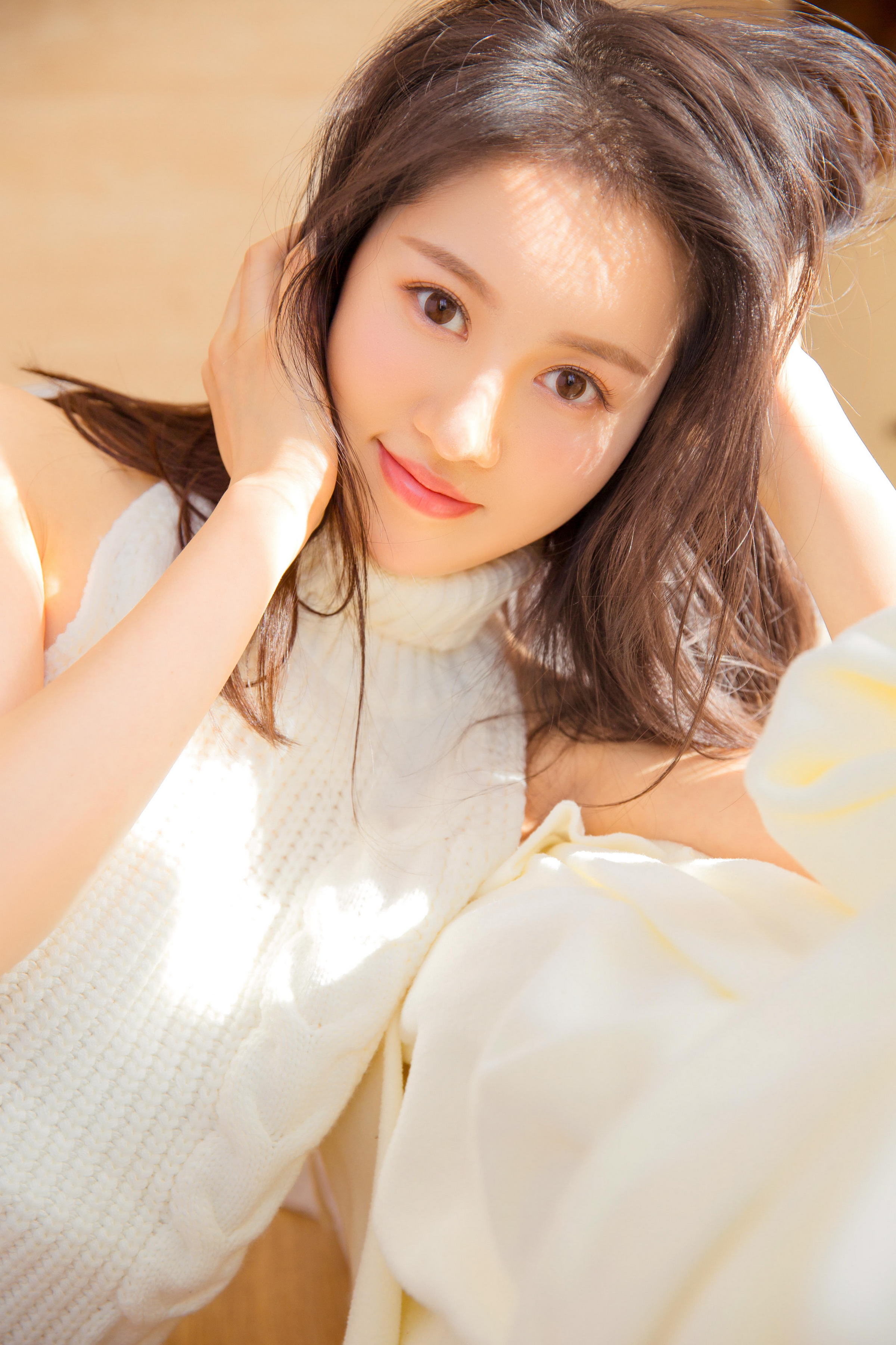 [YALAYI雅拉伊]2022.12.30 柔软的时光 居家少女 白色镂空上衣加透视安全短裤清纯写真集第7张