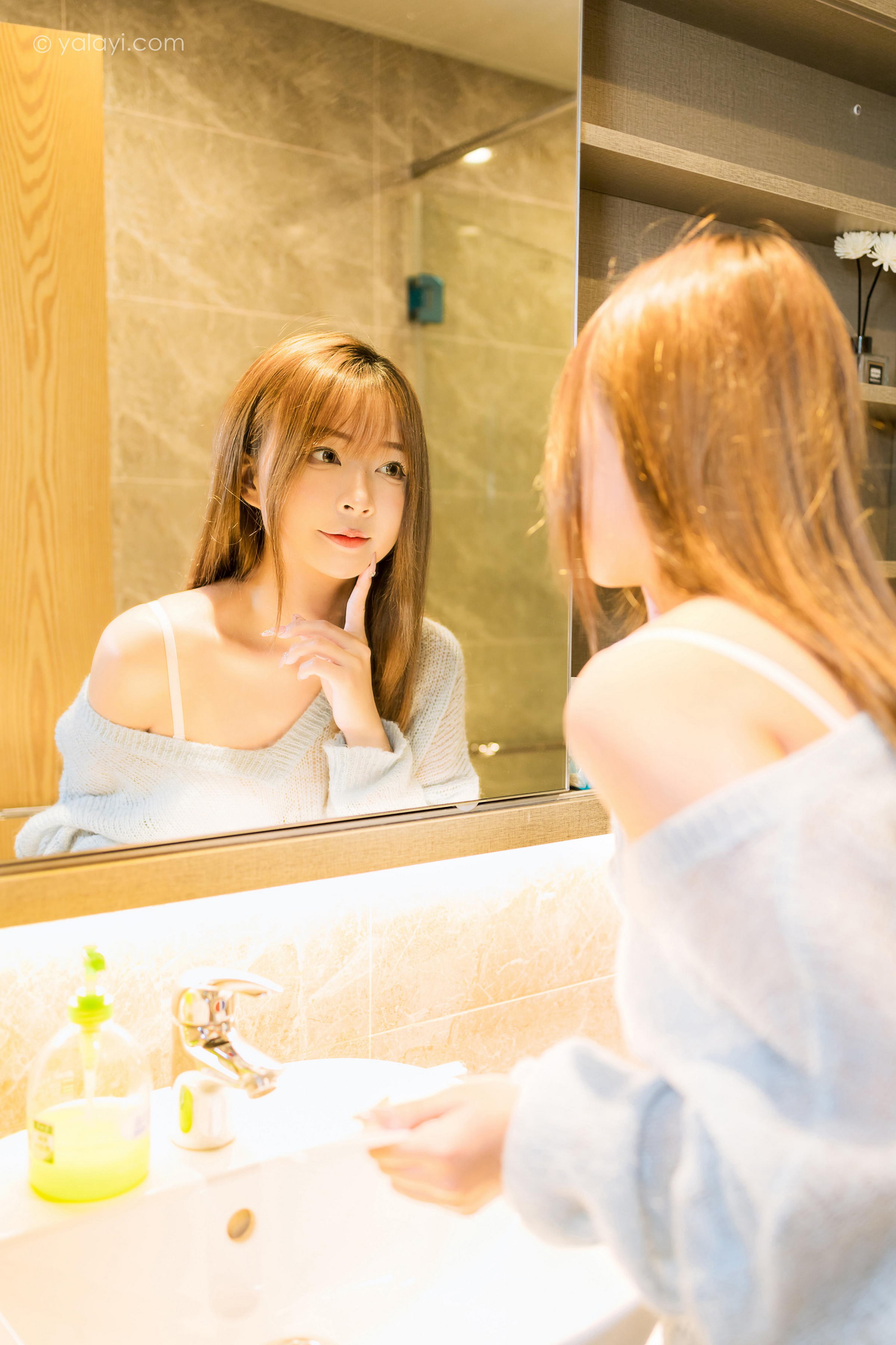 [YALAYI雅拉伊]2023.01.30 家有女友 阿禾 淡蓝色镂空毛衣加白色内衣性感写真集第11张