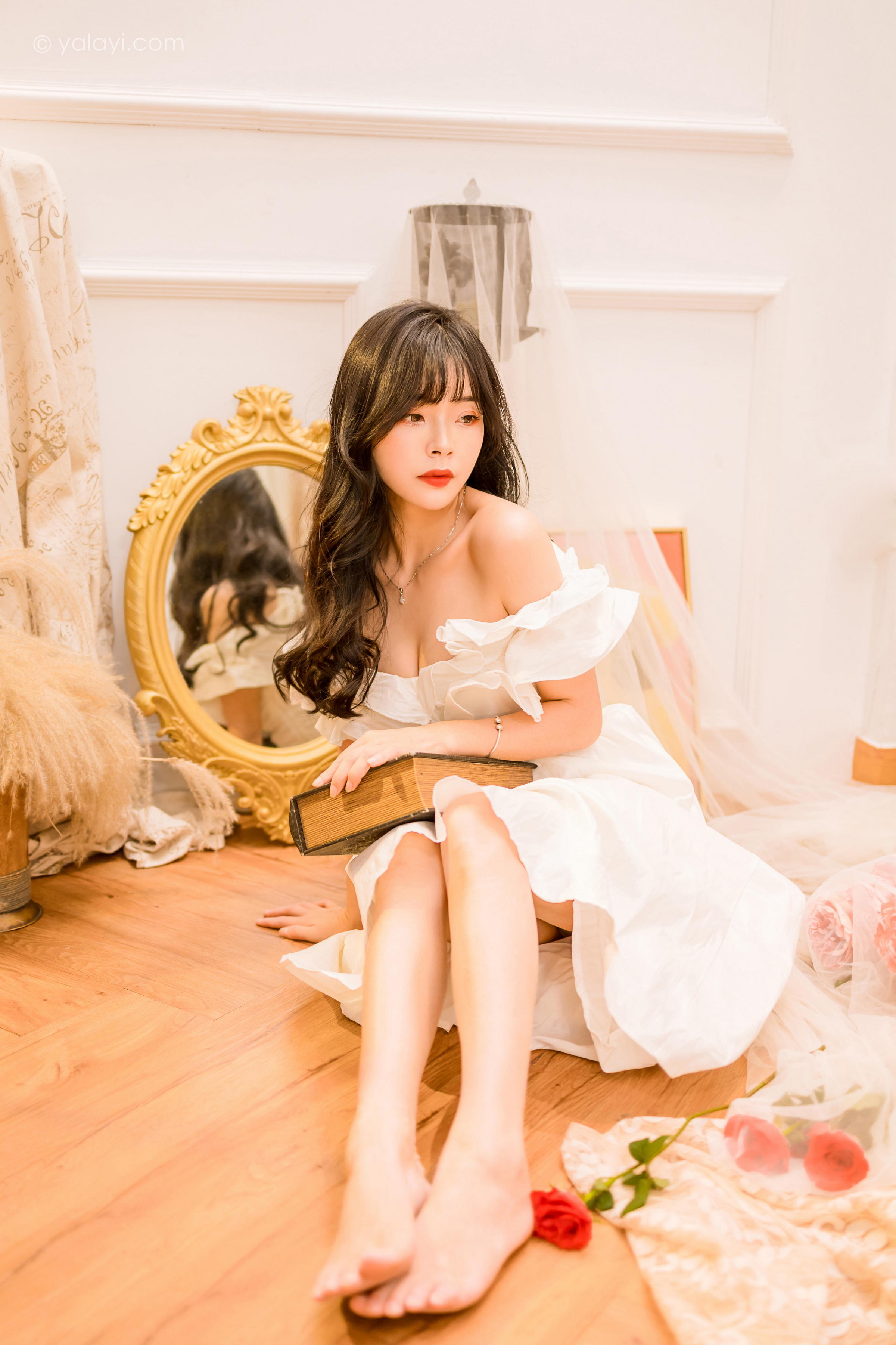 [YALAYI雅拉伊]2023.02.17 你是我的情人 程小蝶 白色抹胸连衣裙居家性感写真集第7张