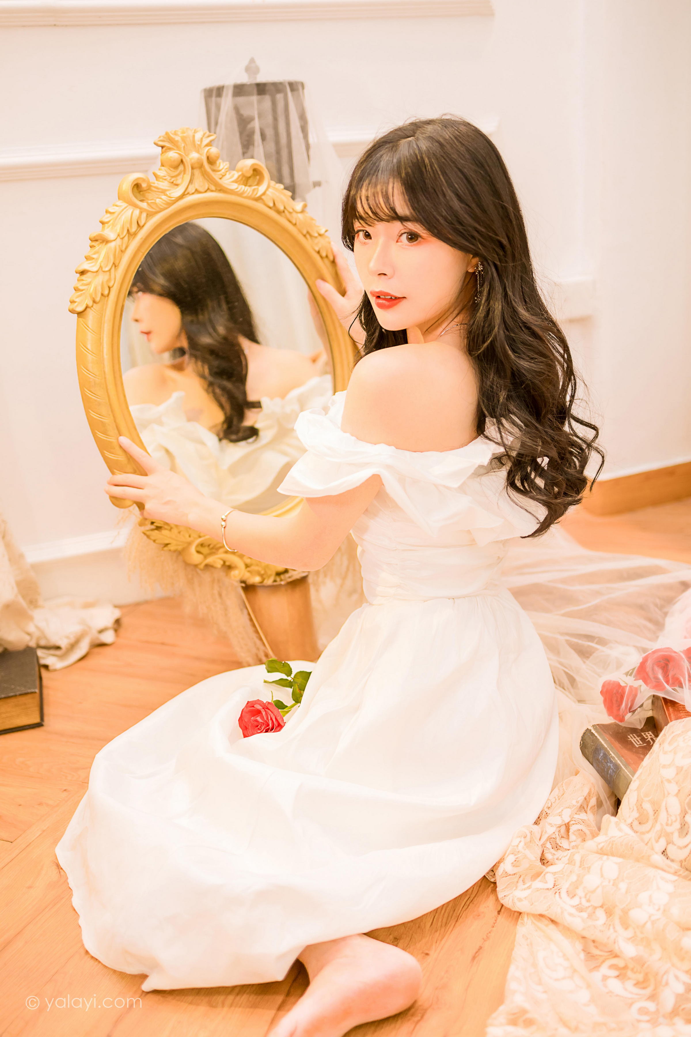 [YALAYI雅拉伊]2023.02.17 你是我的情人 程小蝶 白色抹胸连衣裙居家性感写真集第10张