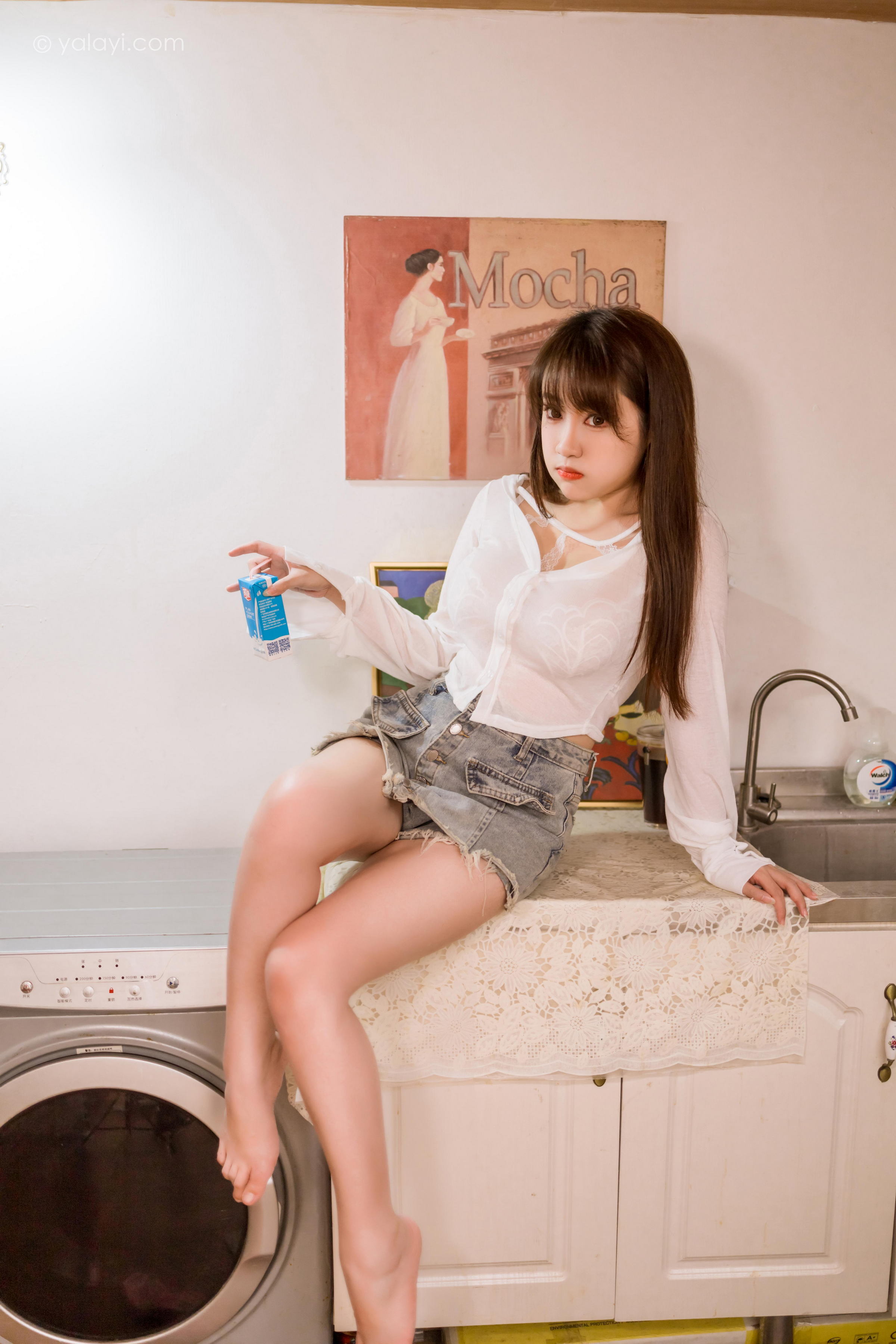 [YALAYI雅拉伊]2023.02.23 倾倒世间人 虞艺 白色透视衬衫与牛仔短裙加蕾丝内衣性感私房写真集第1张