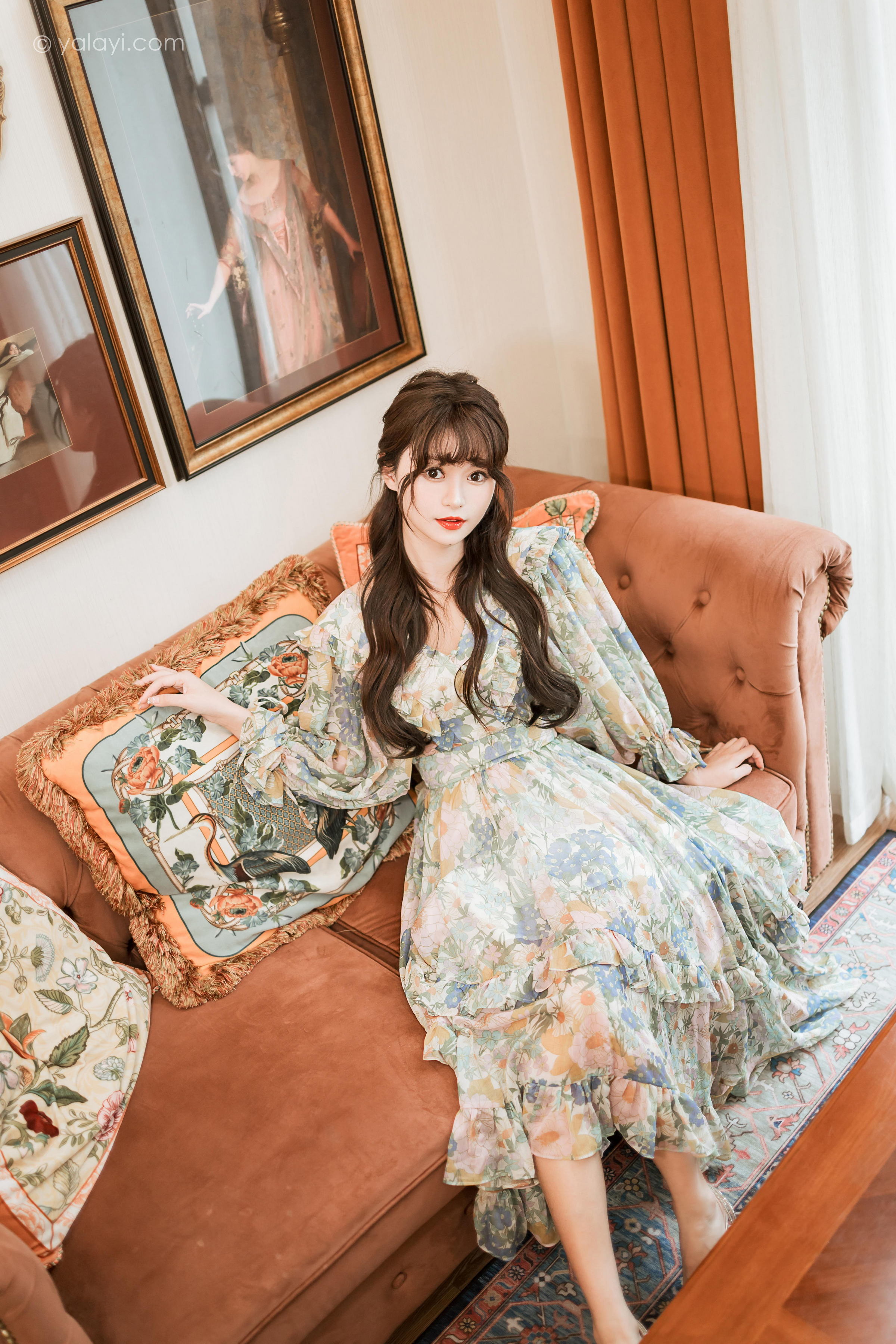 [YALAYI雅拉伊]2023.03.20 碎花裙少女 小亭 灰色碎花连衣裙居家清纯写真集第1张