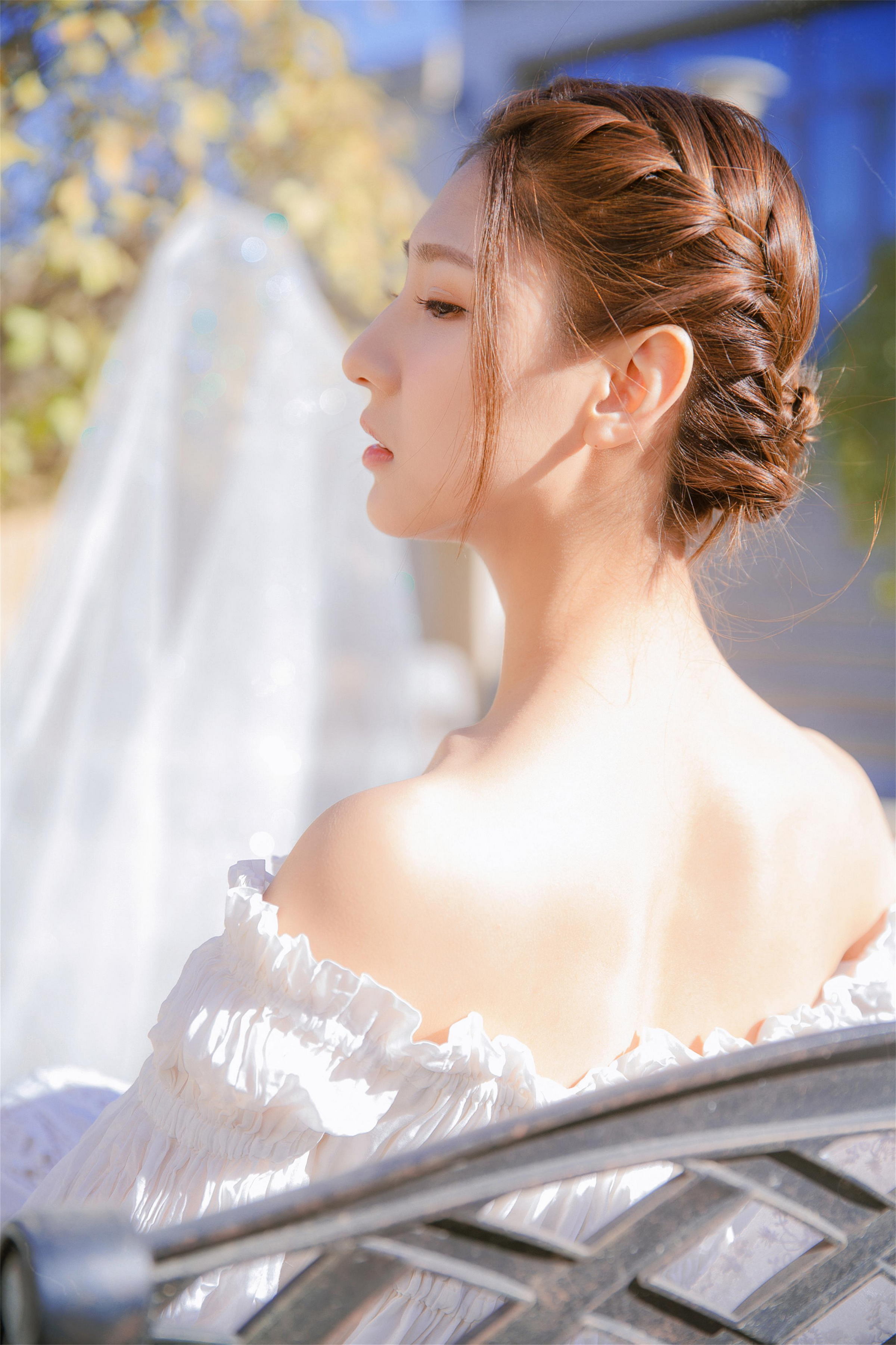 [YALAYI雅拉伊]2023.03.29 清新少女 白色抹胸连衣裙与透视制服裙性感私房写真集第1张