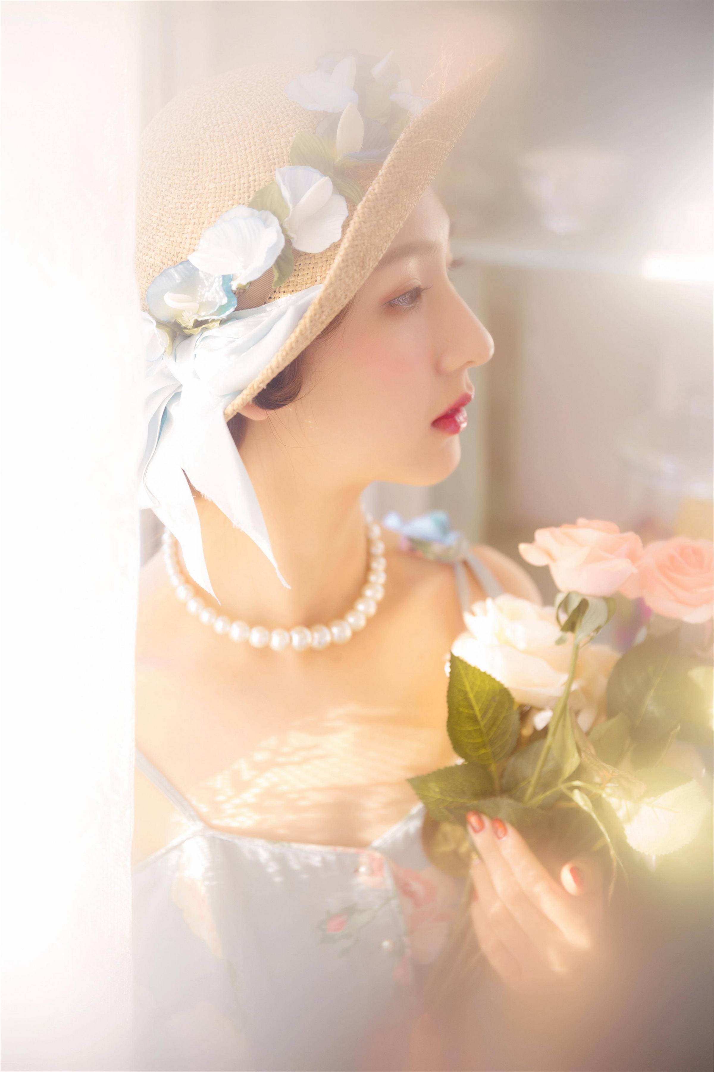 [YALAYI雅拉伊]2023.04.07 花样青春 现代名媛灰色吊带连衣裙清纯写真集第1张