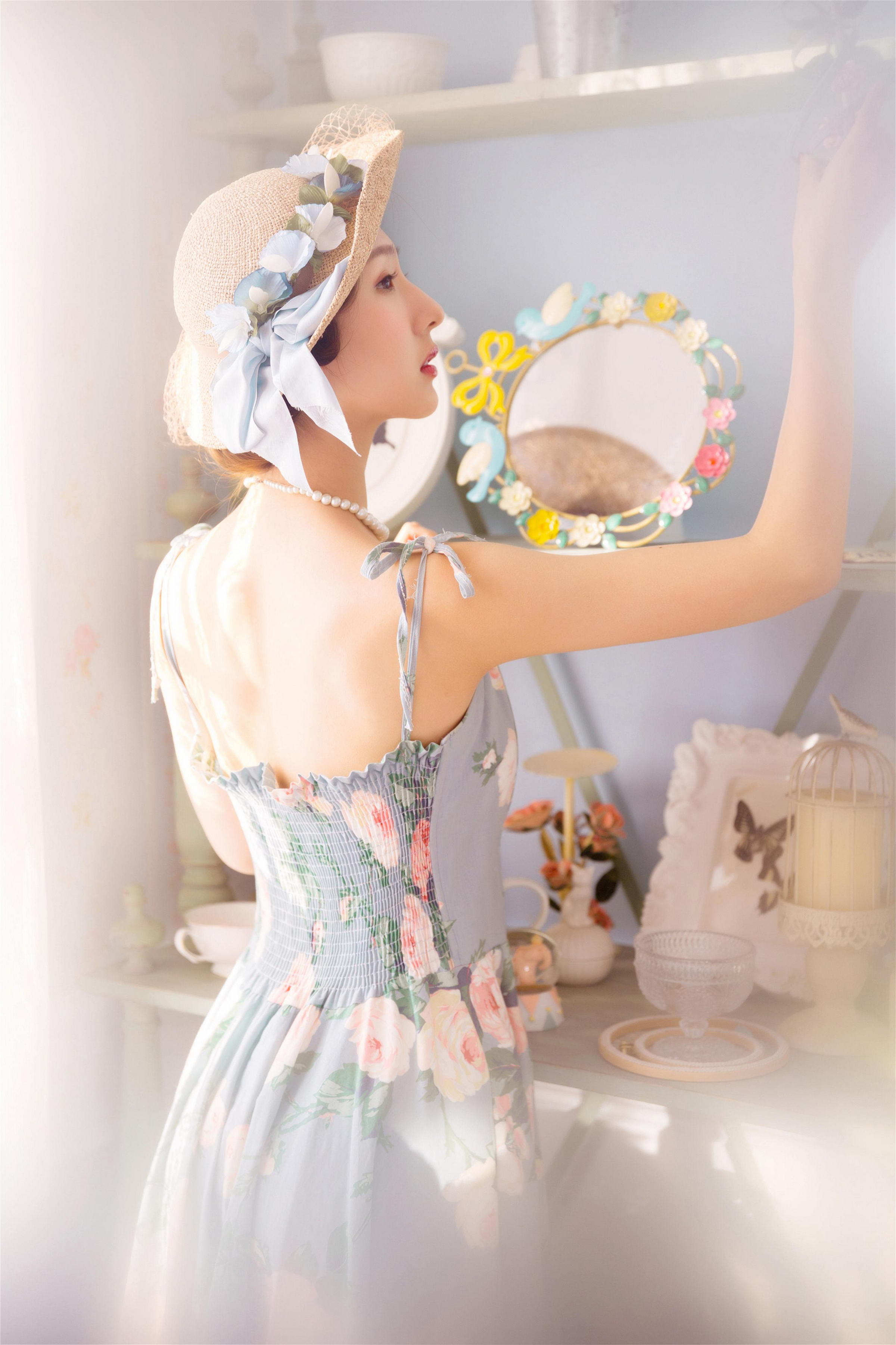 [YALAYI雅拉伊]2023.04.07 花样青春 现代名媛灰色吊带连衣裙清纯写真集第2张