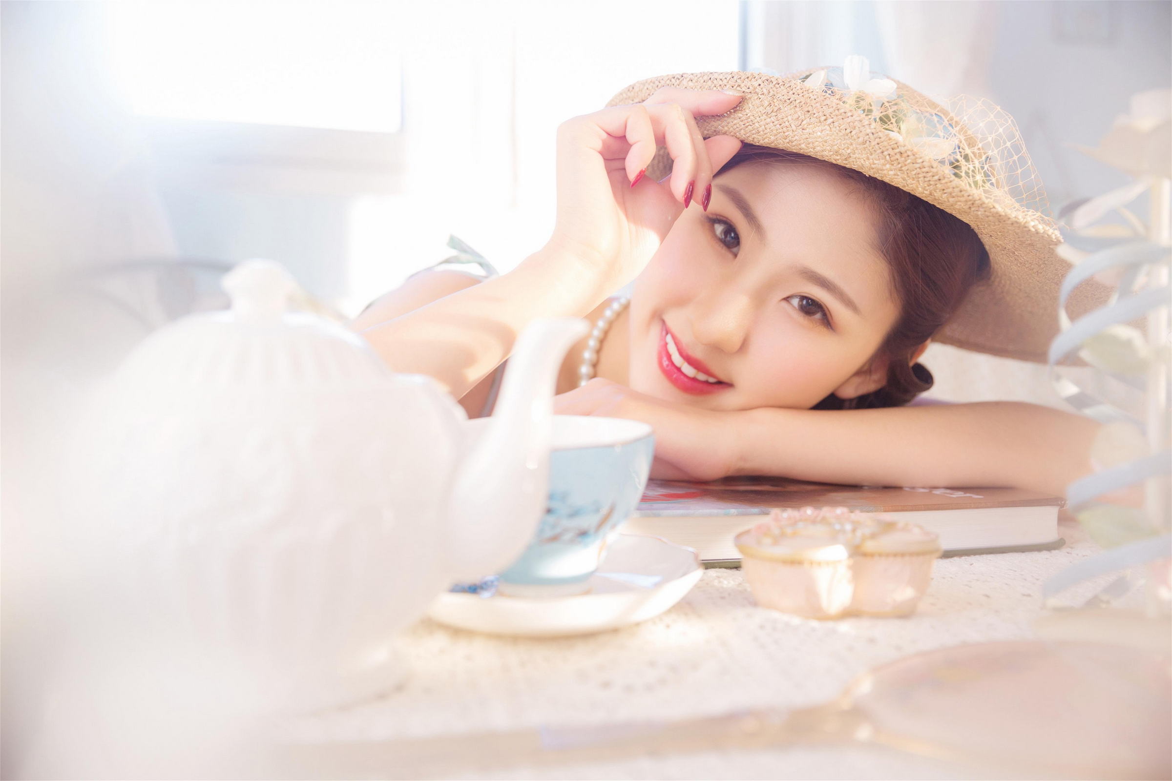 [YALAYI雅拉伊]2023.04.07 花样青春 现代名媛灰色吊带连衣裙清纯写真集第6张