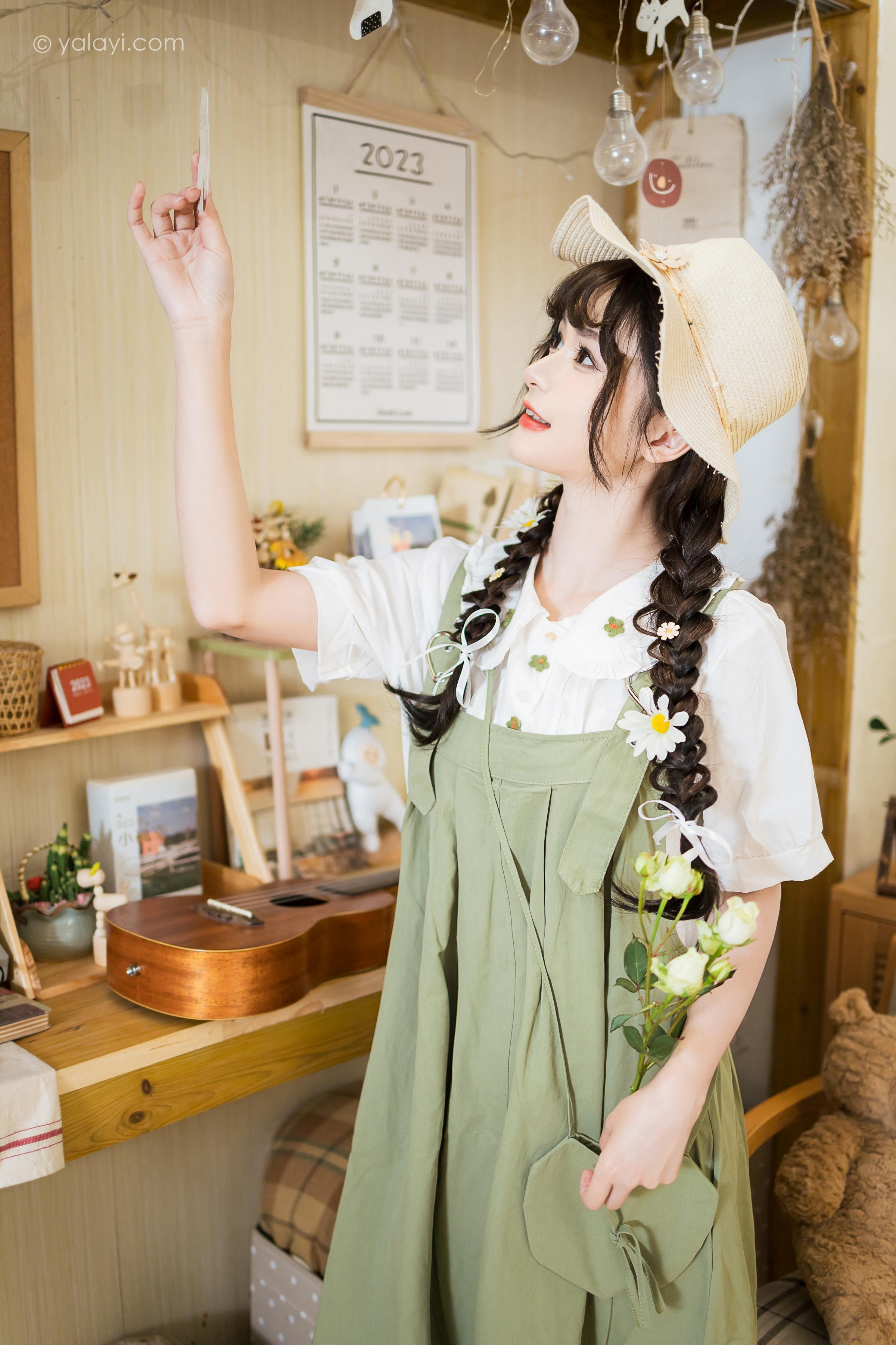 [YALAYI雅拉伊]2023.05.15 世间的温柔 小亭 白色小衬衫加背带加衣裙复古清纯写真集第5张