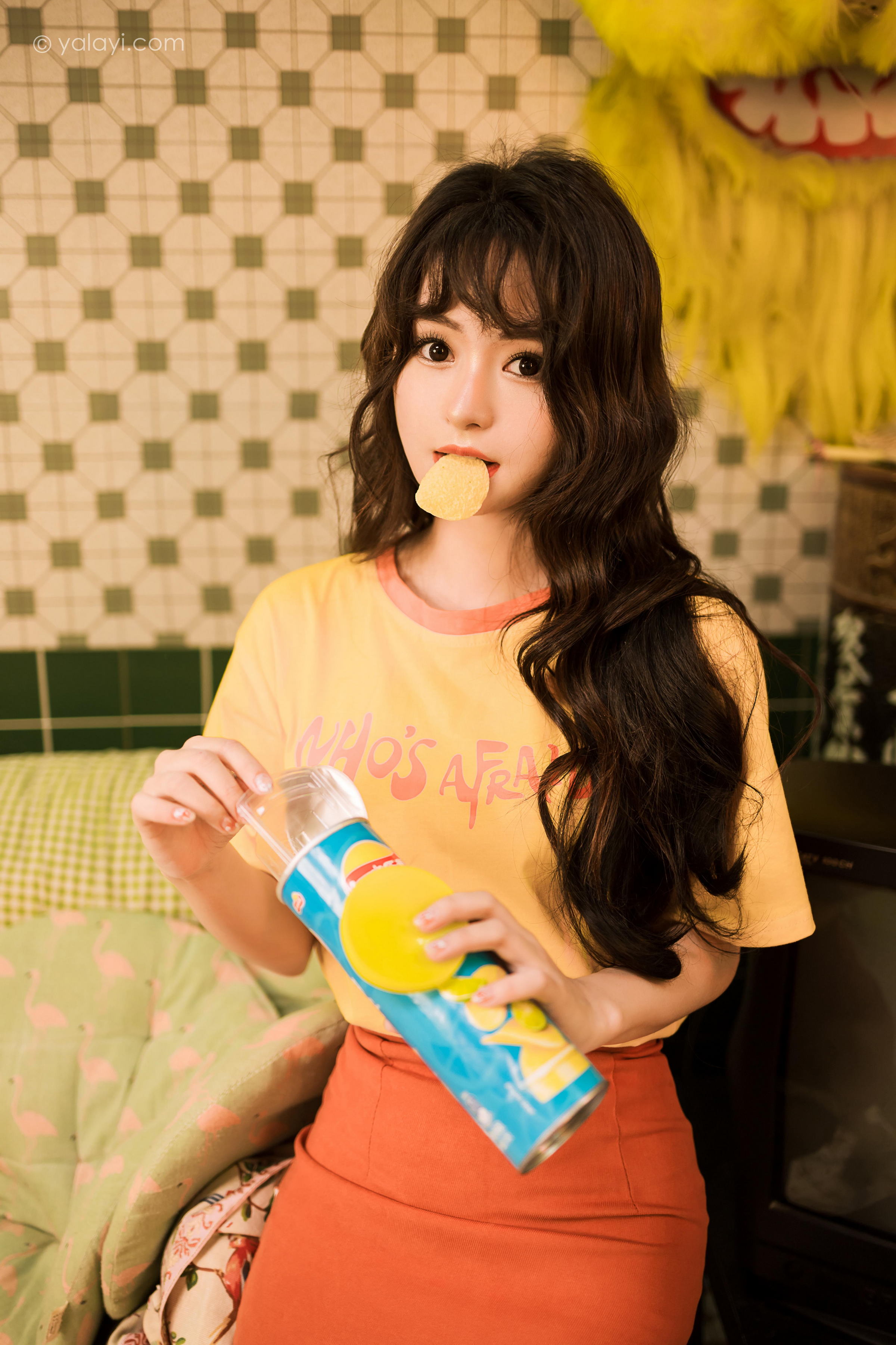 [YALAYI雅拉伊]2023.06.05 曾经的深爱 小亭 黄色短袖加红色短裙清纯私房写真集第7张