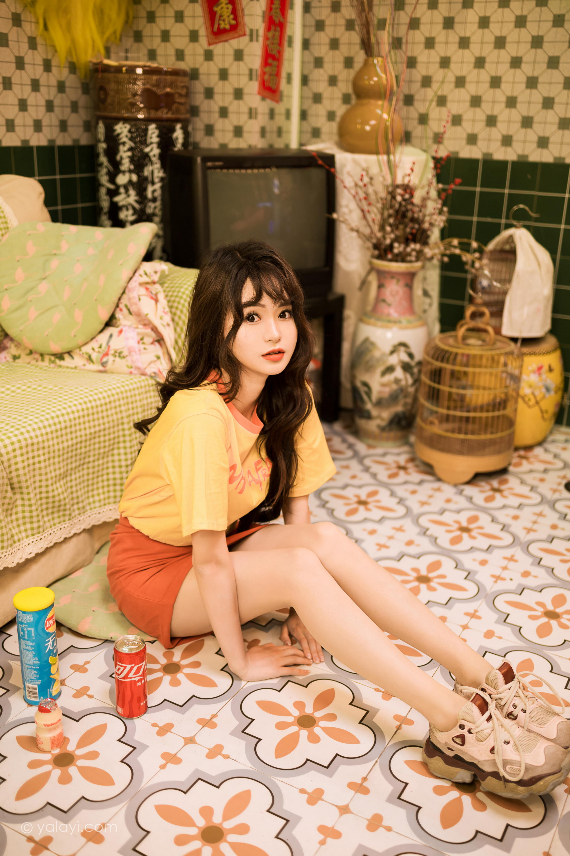 [YALAYI雅拉伊]2023.06.05 曾经的深爱 小亭 黄色短袖加红色短裙清纯私房写真集第15张